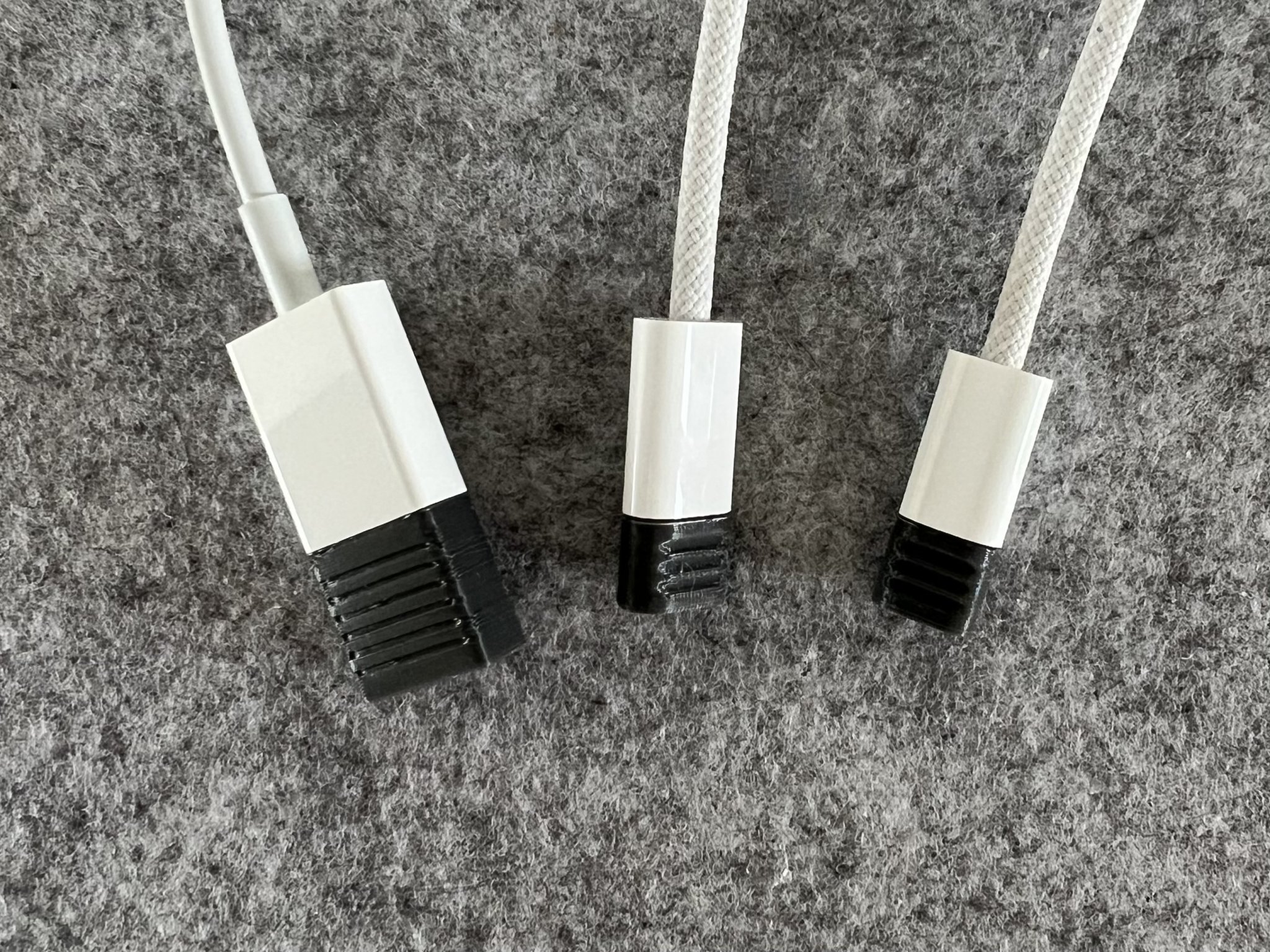 Nắp bảo vệ cho đầu nối USB và Lightning