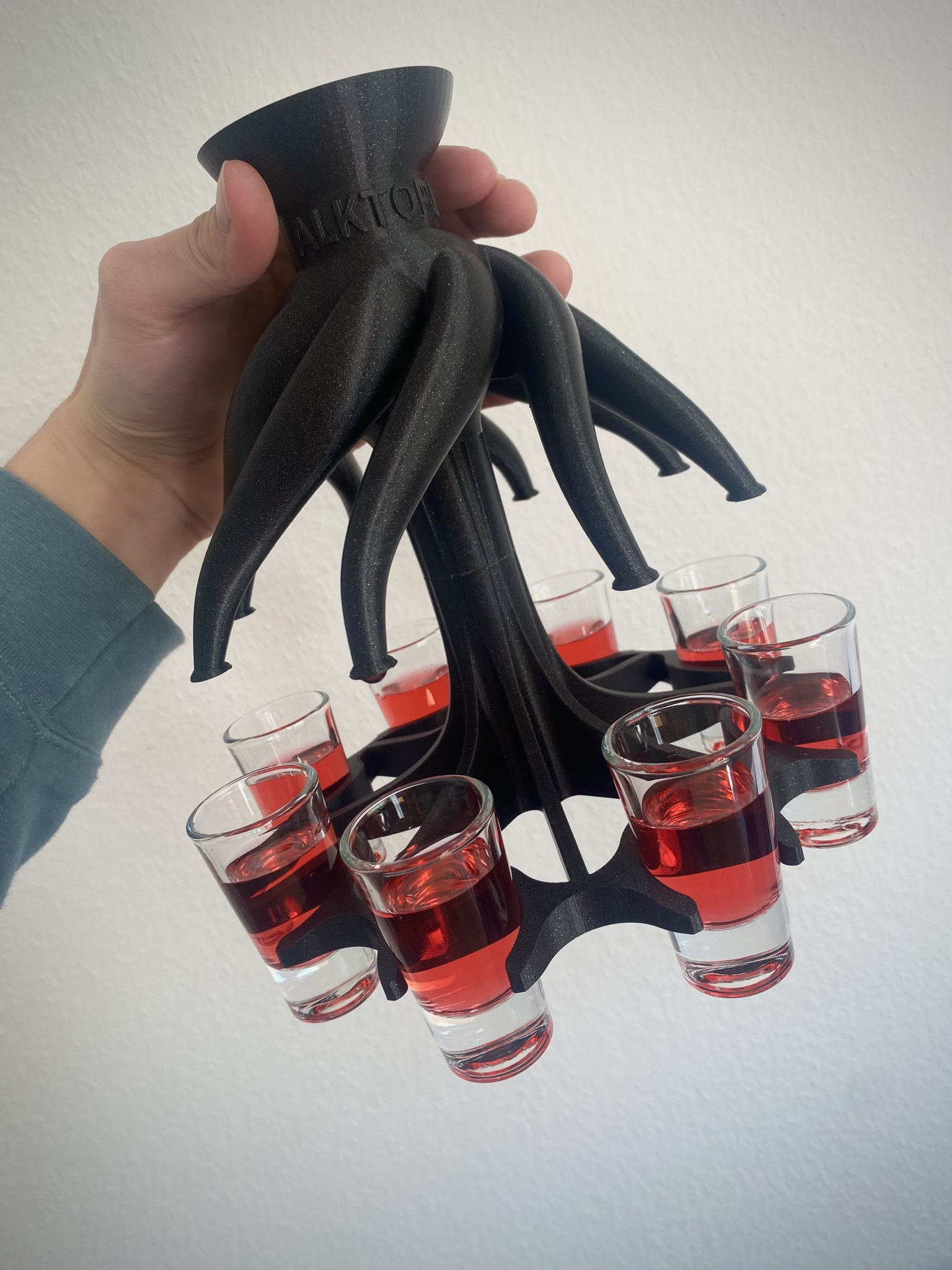 Máy phân phối rượu Alktopus với thiết kế bạch tuộc độc đáo