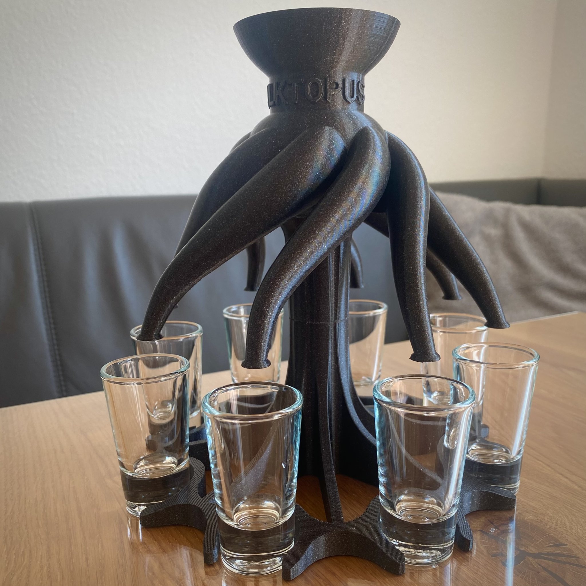 Máy phân phối rượu Alktopus với thiết kế bạch tuộc độc đáo