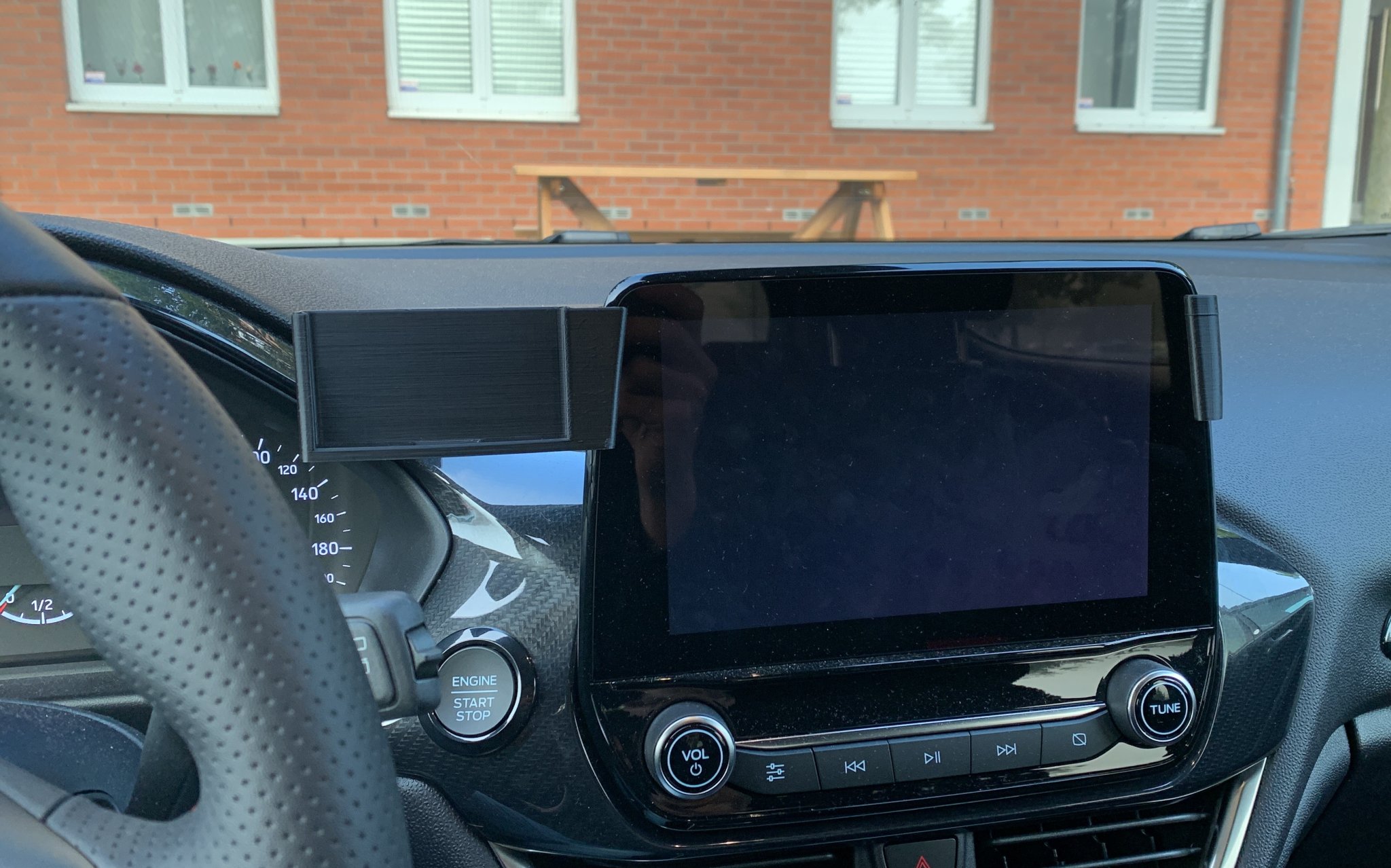 Giá đỡ điện thoại cho Ford Fiesta MK9 với màn hình Sync3