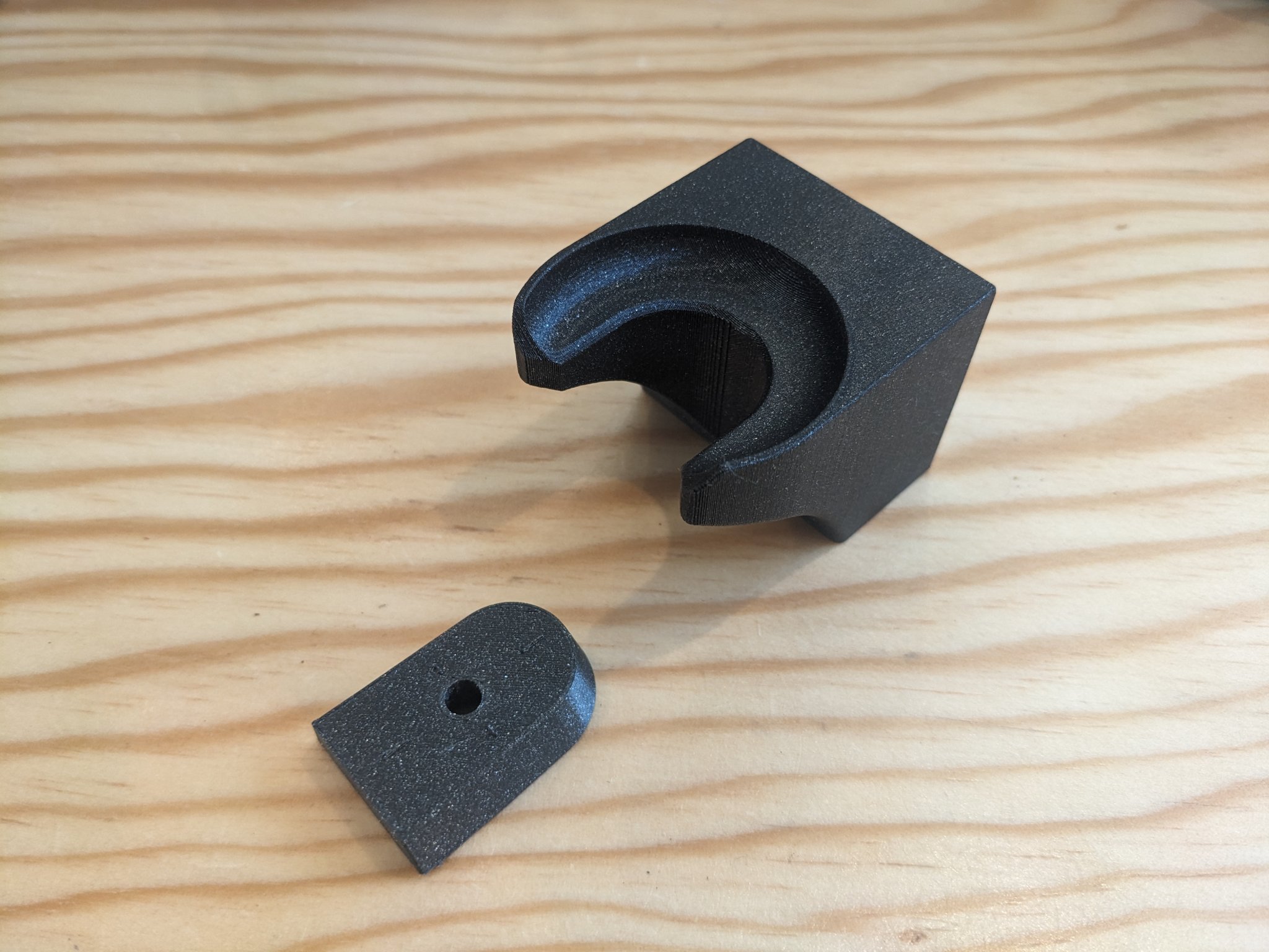 Giá đỡ gậy bóng mềm dễ lắp đặt trên tường