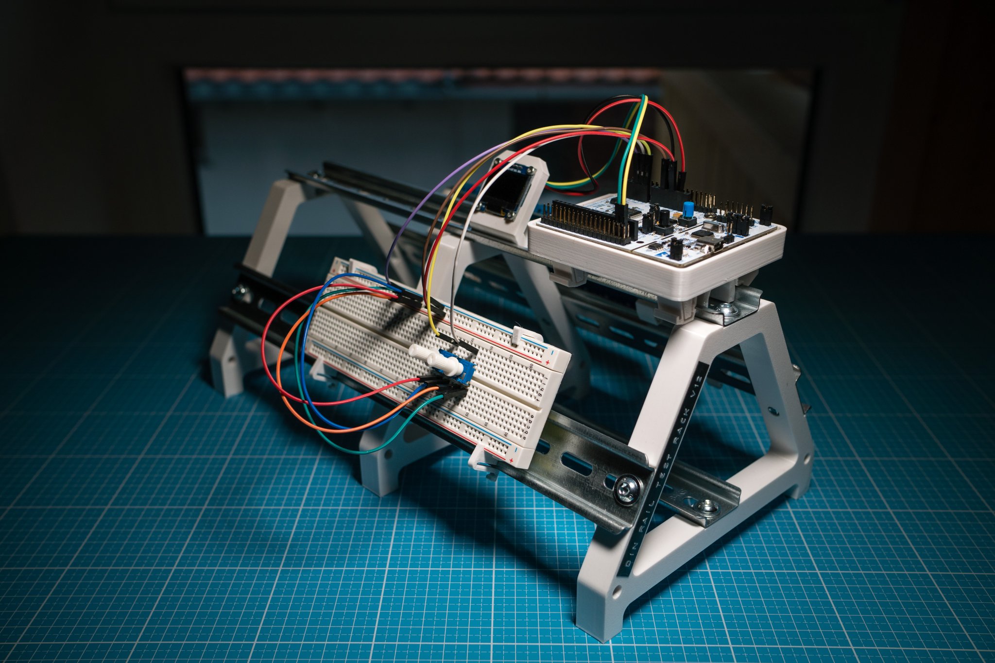 Giá đỡ bàn thí nghiệm DIN rail cho công việc điện tử