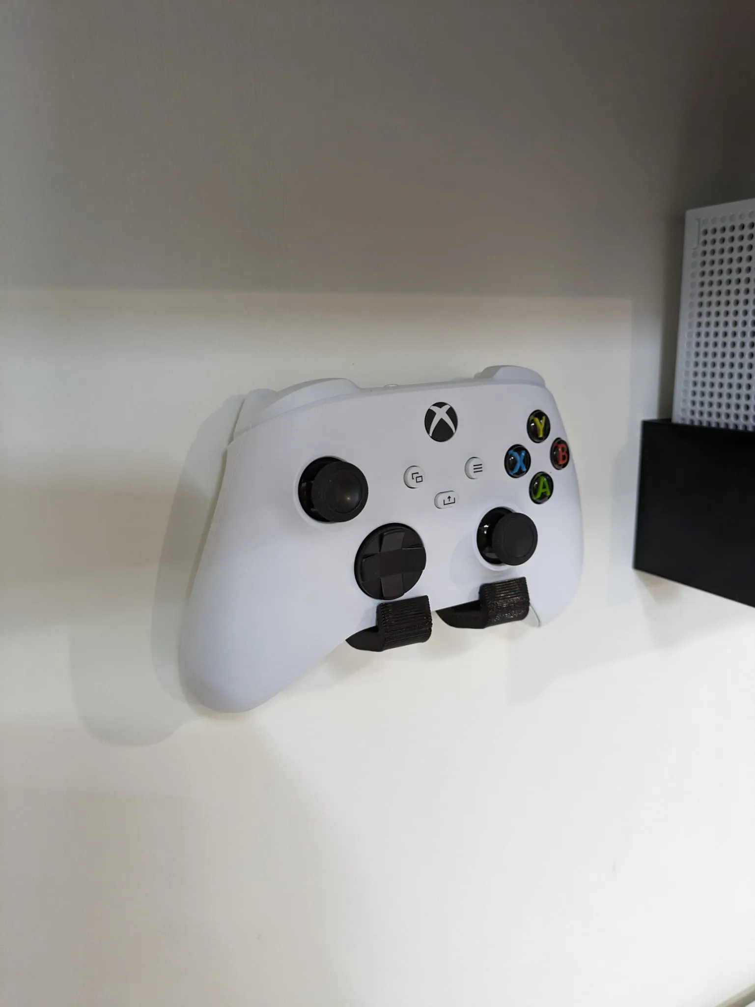 Giá đỡ tường cho Xbox Series và tay cầm điều khiển