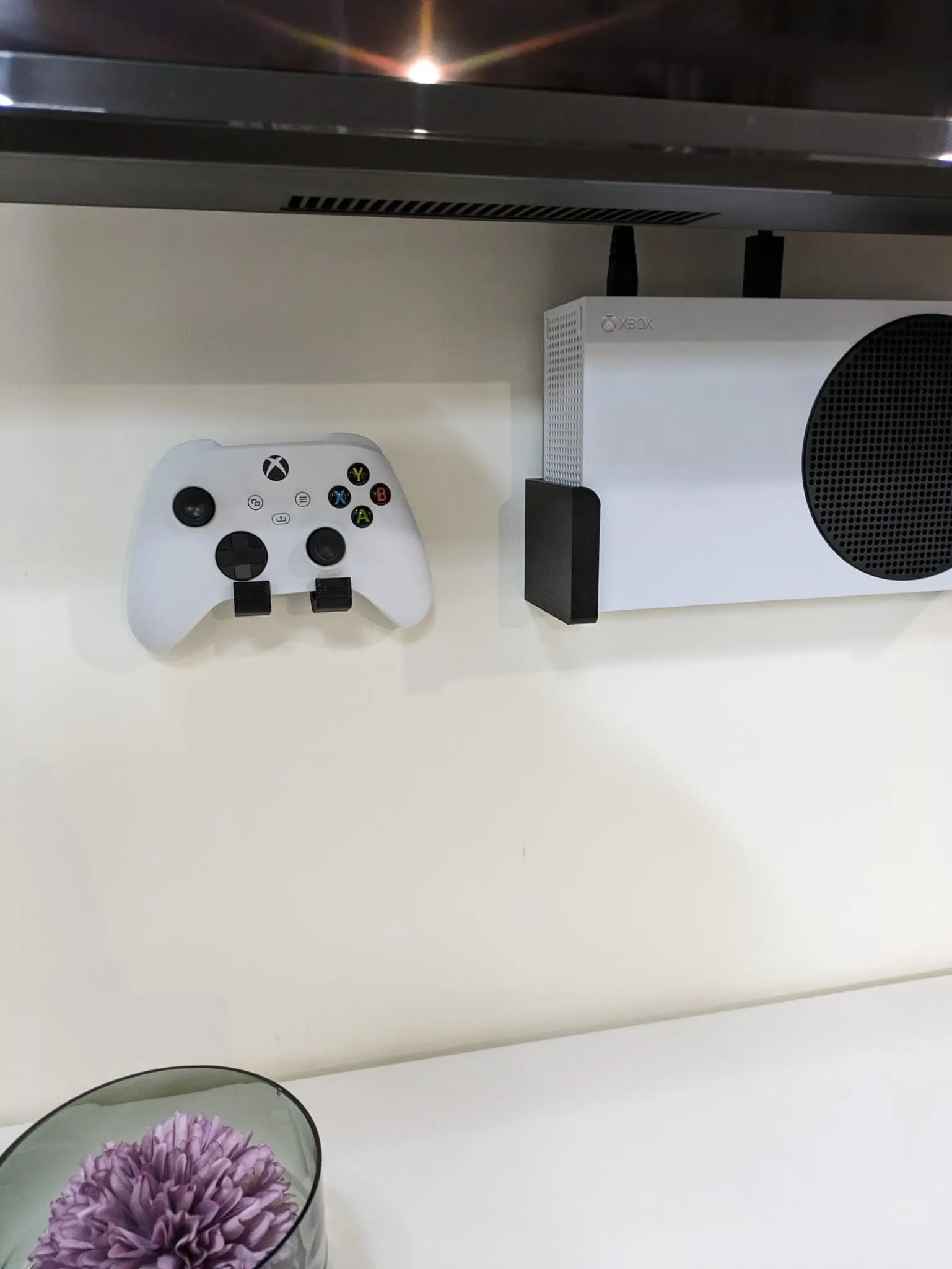 Giá đỡ tường cho Xbox Series và tay cầm điều khiển