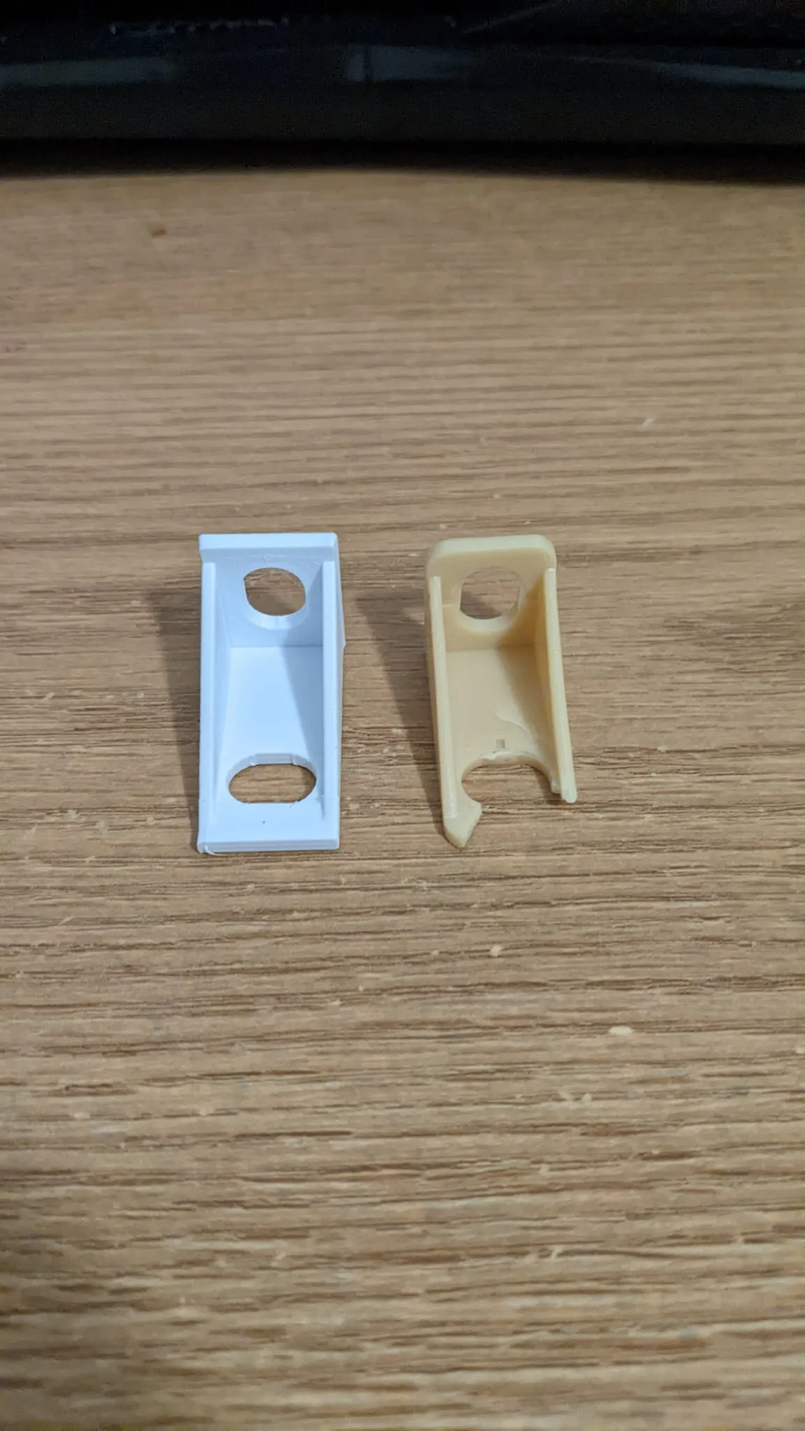 Giá đỡ L thay thế cho ngăn kéo bàn cũ