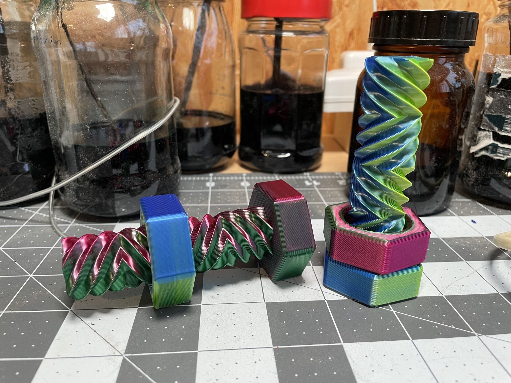 Bu lông hai chiều thú vị từ Robinson Foundry