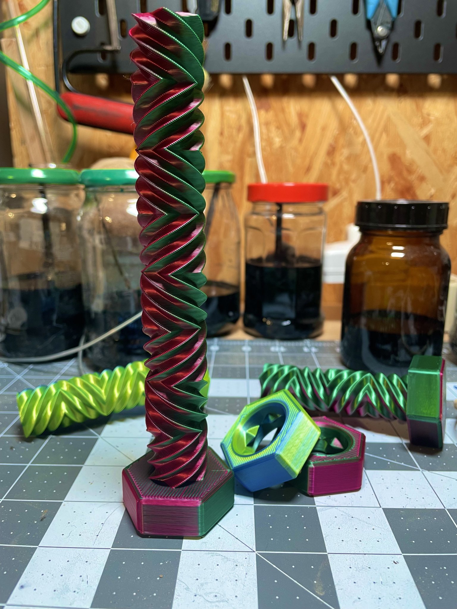 Bu lông hai chiều thú vị từ Robinson Foundry