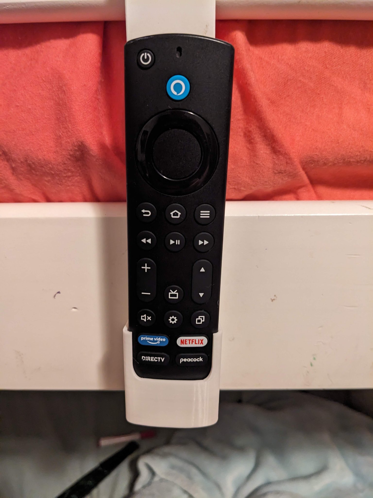 Giá đỡ điều khiển Fire TV với nút phát trực tuyến