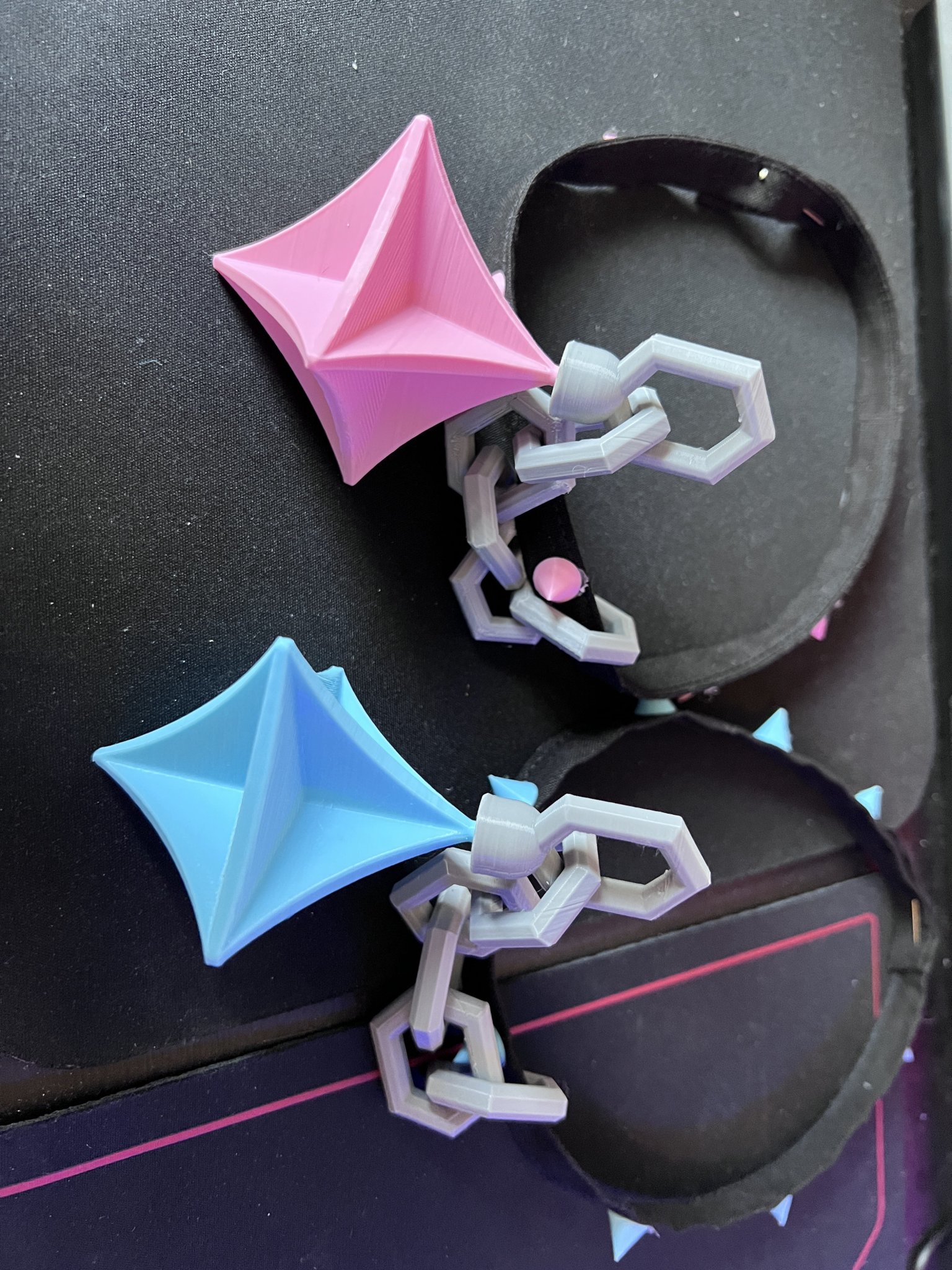 Dây chuyền choker của cặp đôi Fuwamoco