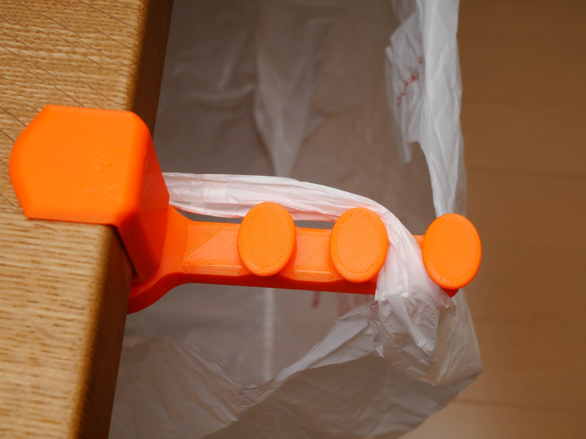 Giá đỡ túi rác thân thiện với môi trường cho bàn làm việc