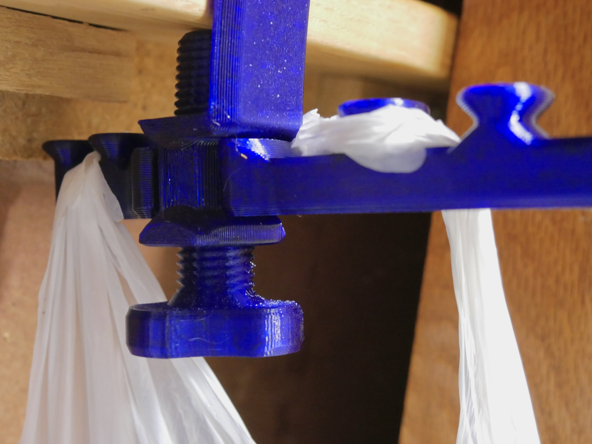 Vít điều chỉnh cho giá đỡ túi rác thân thiện với môi trường