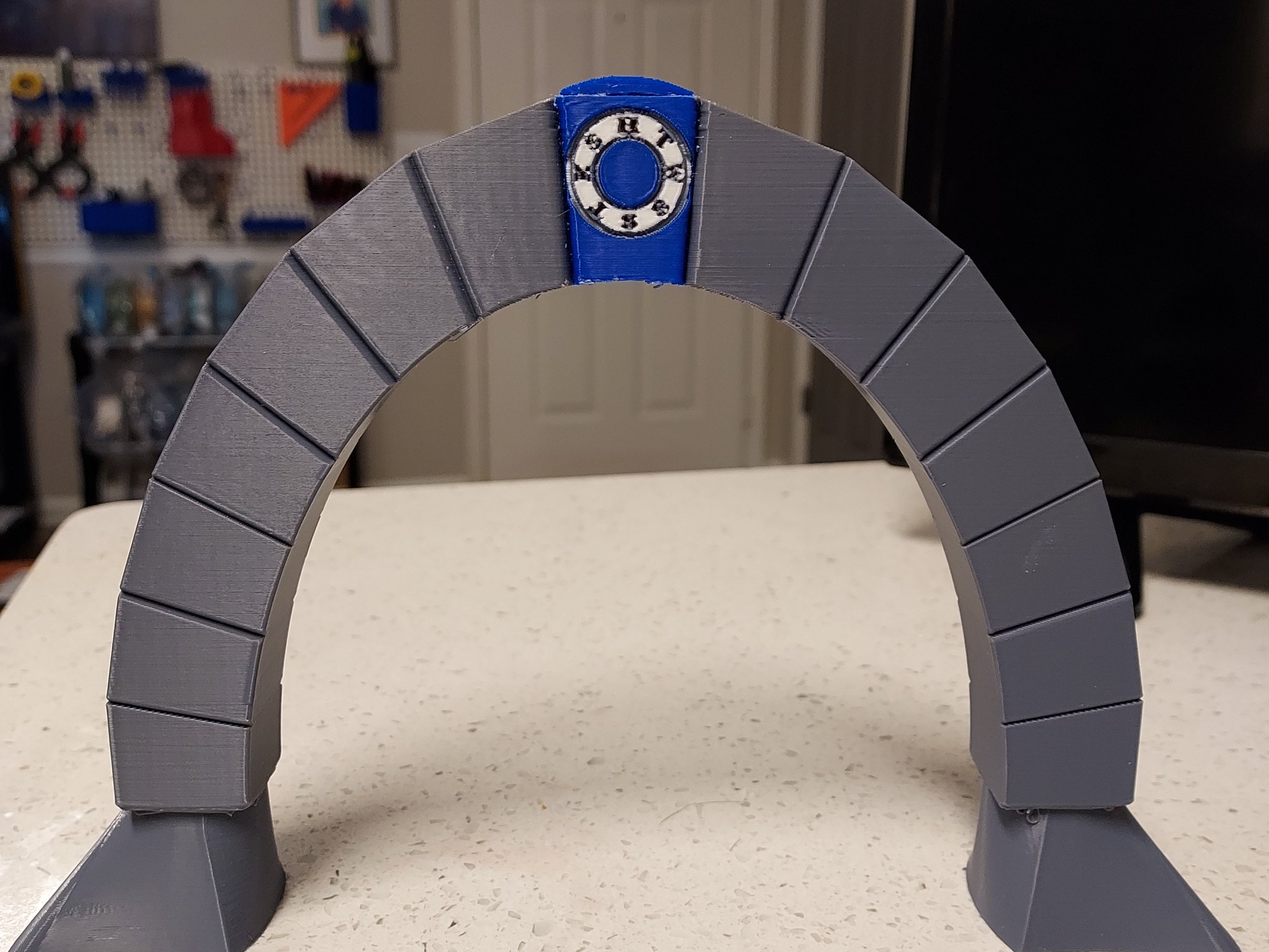 Cổng vòm Hoàng gia Masonic với keystone có thể tháo rời