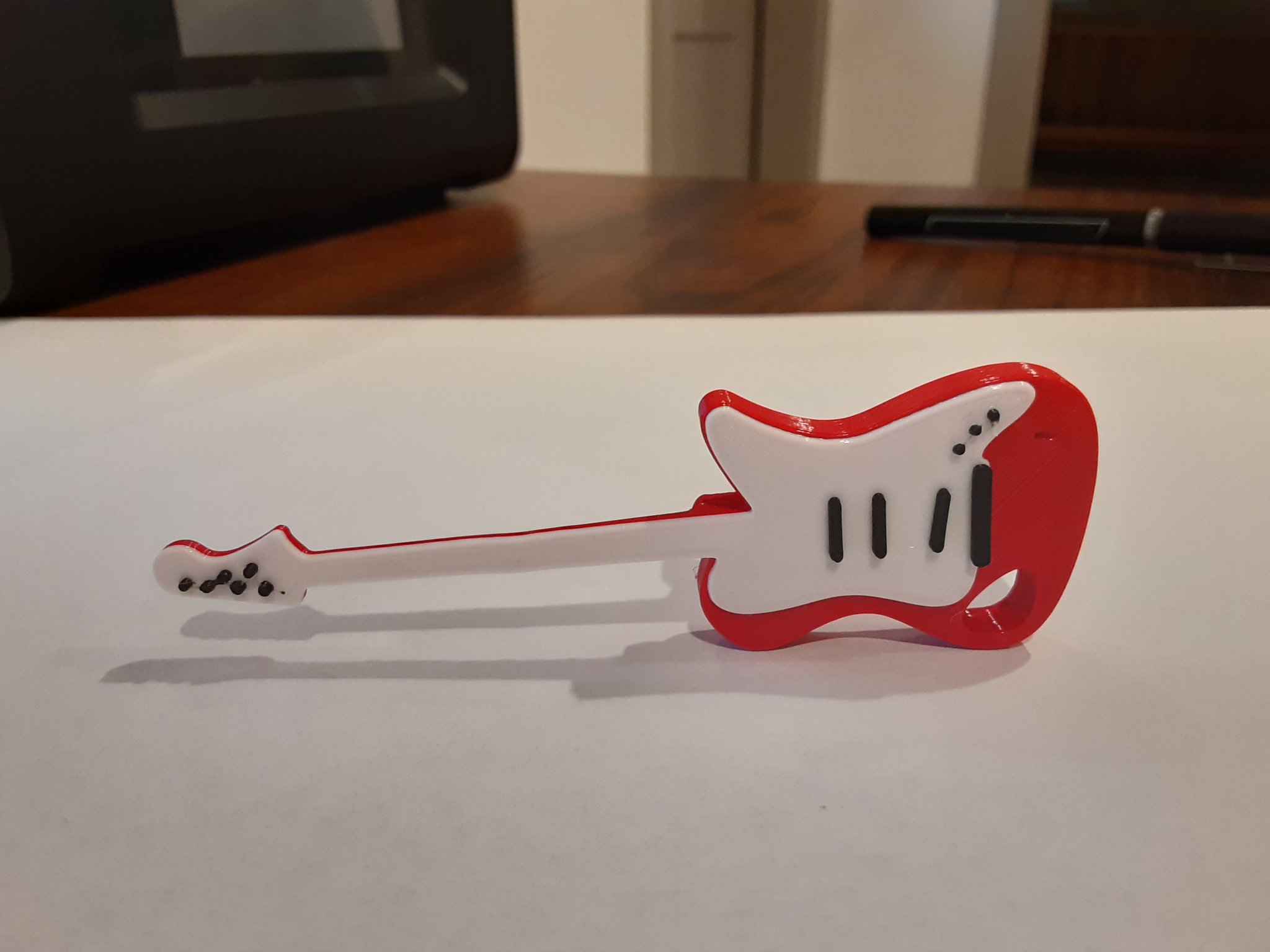 Guitar điện mini dạng móc khóa đa sắc màu