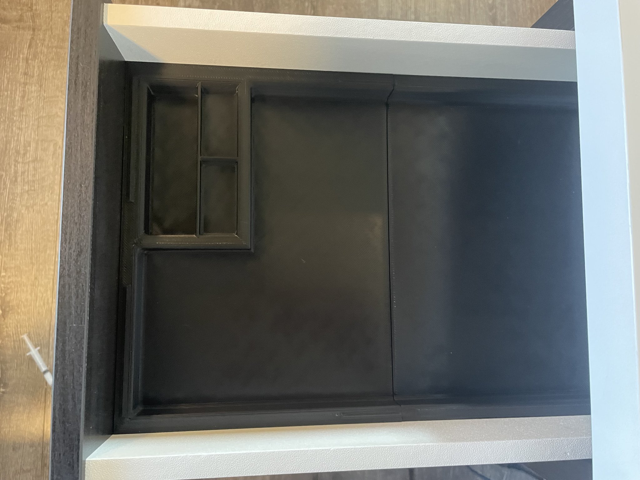 Khay đựng dụng cụ và kết nối cho bàn làm việc