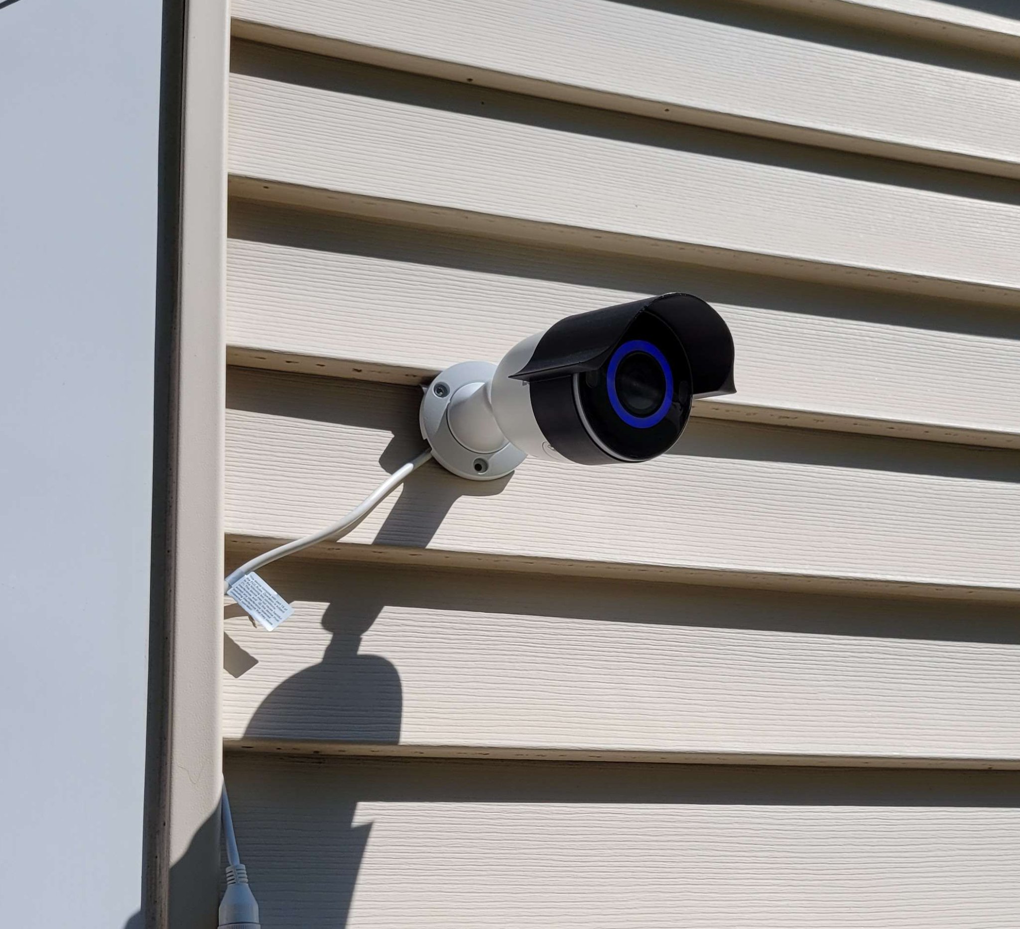 Bộ che mưa cho camera IP Lorex E896AB