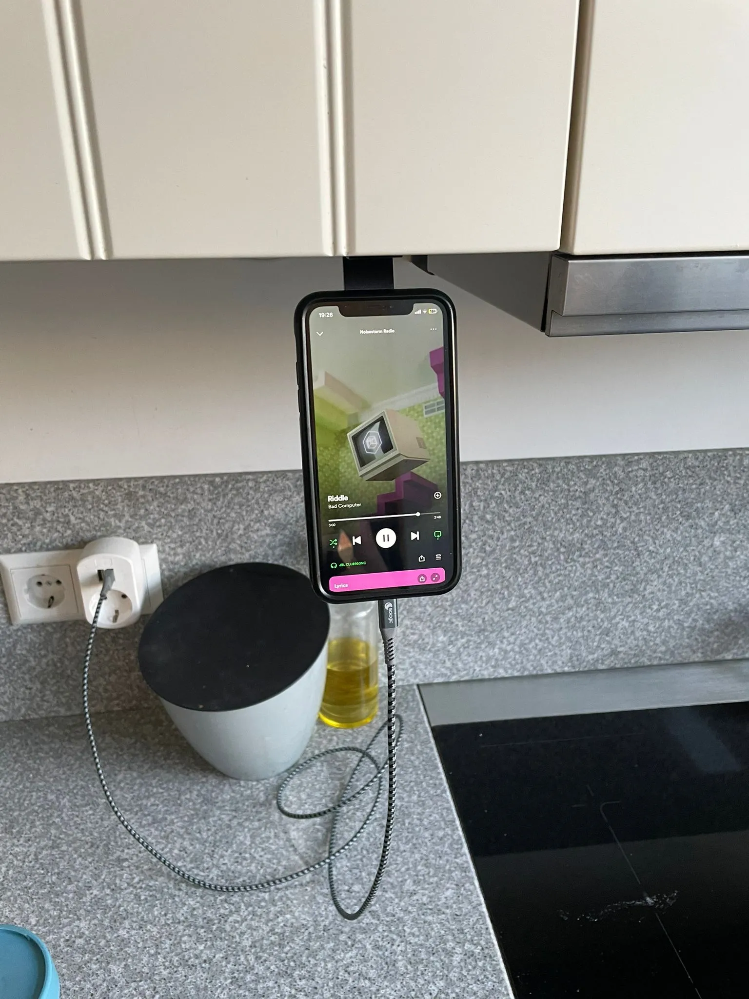 Giá đỡ điện thoại Quad Lock cho tủ bếp Metod