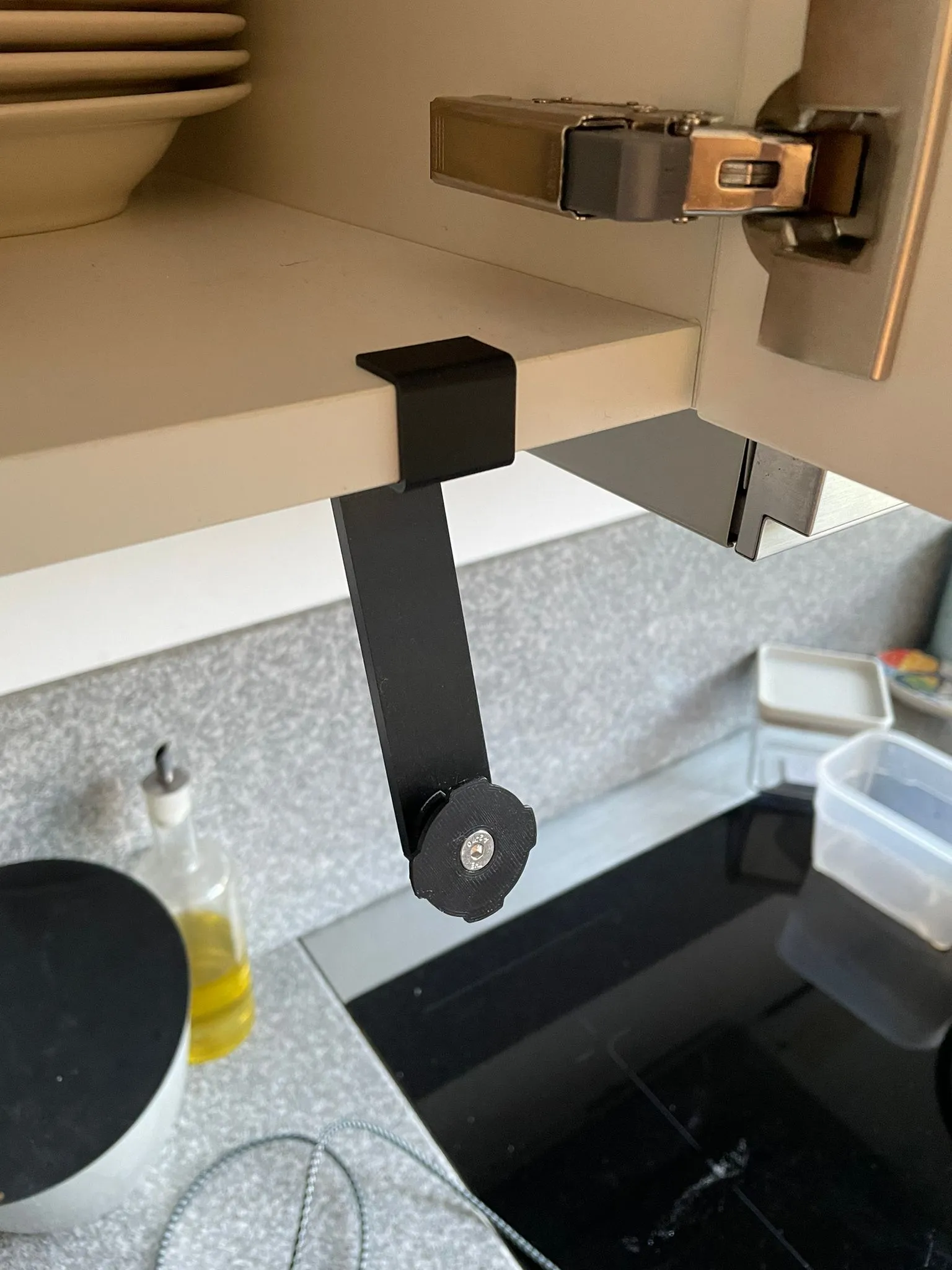 Giá đỡ điện thoại Quad Lock cho tủ bếp Metod