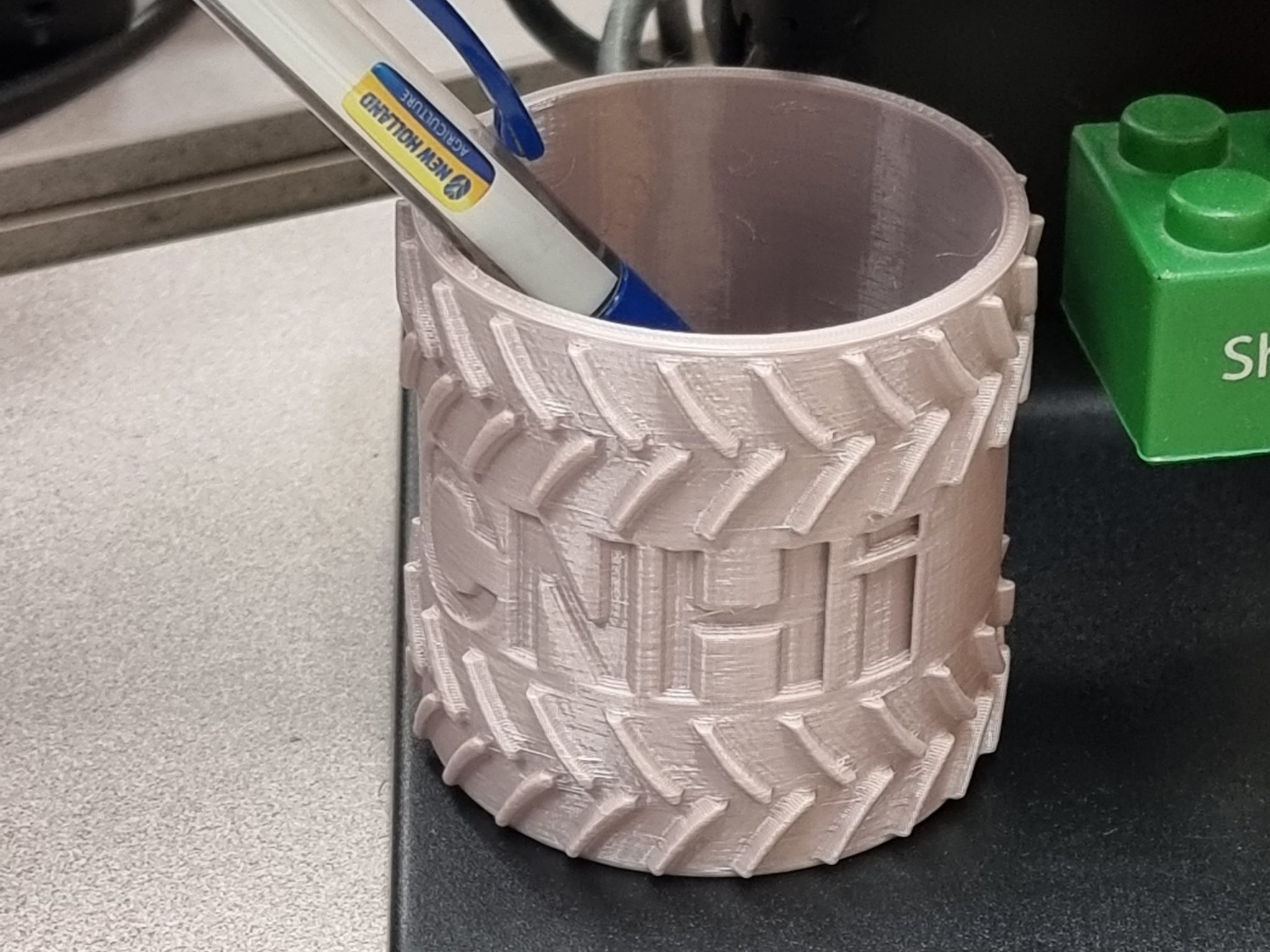 Giá đỡ bút AG phong cách CNH Industrial