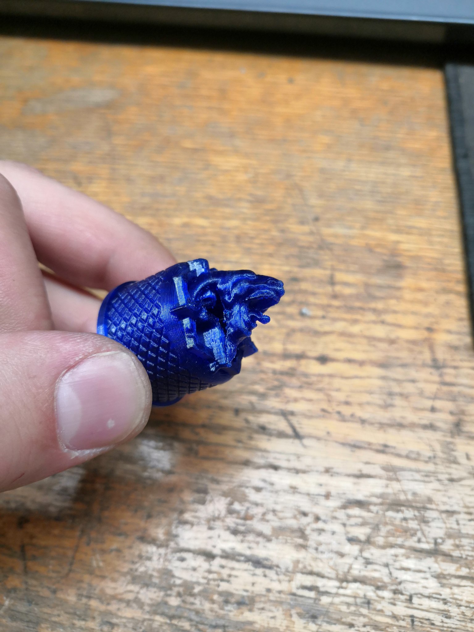 Núm điều chỉnh hình dê quỷ cho guitar điện