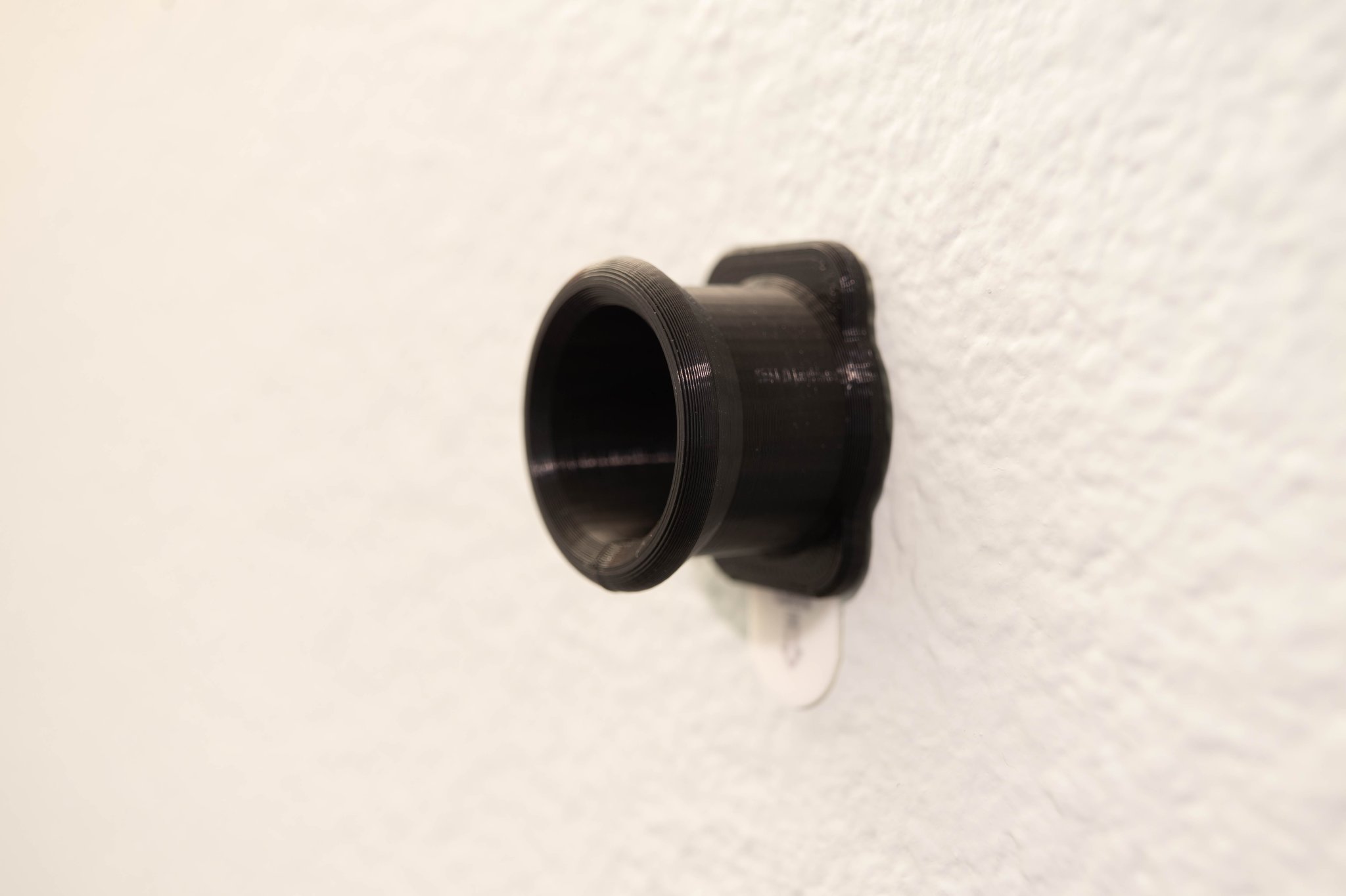 Giá treo tường đơn giản với băng dính Command