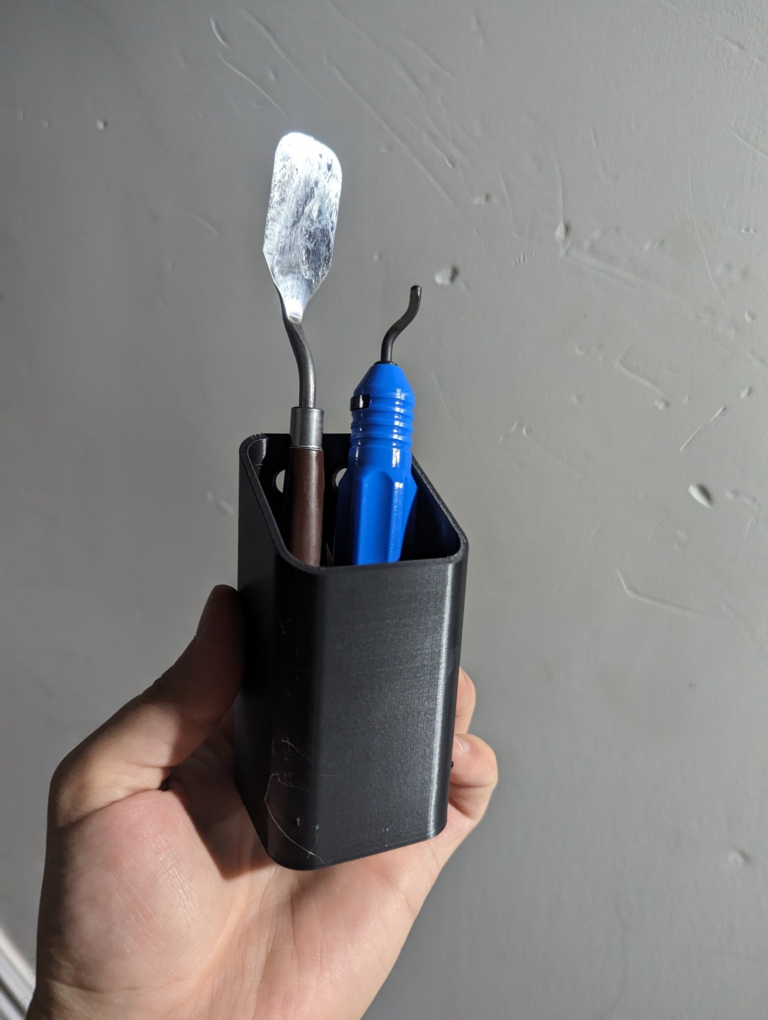 Giá đỡ bút đánh dấu treo tường tiện lợi