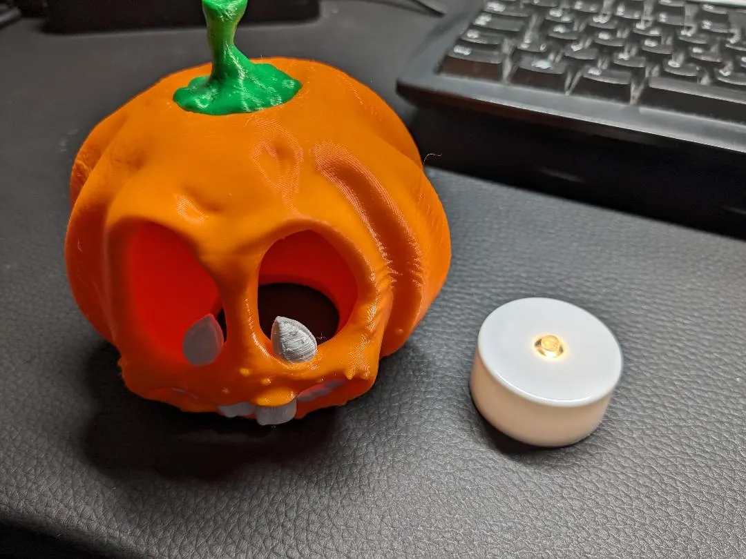 Đầu bí ngô vui nhộn với lỗ cho đèn LED