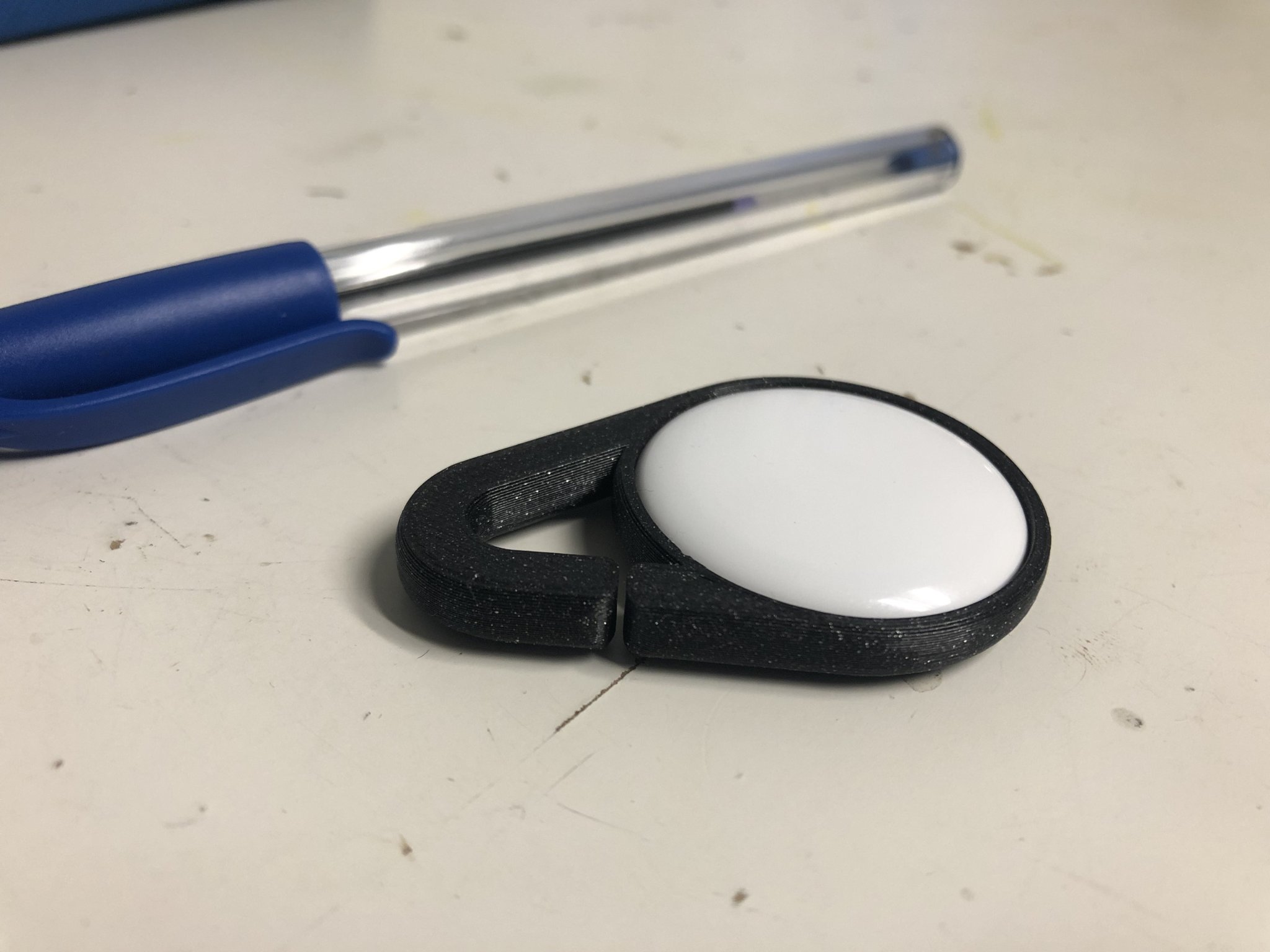 Móc khóa đơn giản cho AirTag của Apple