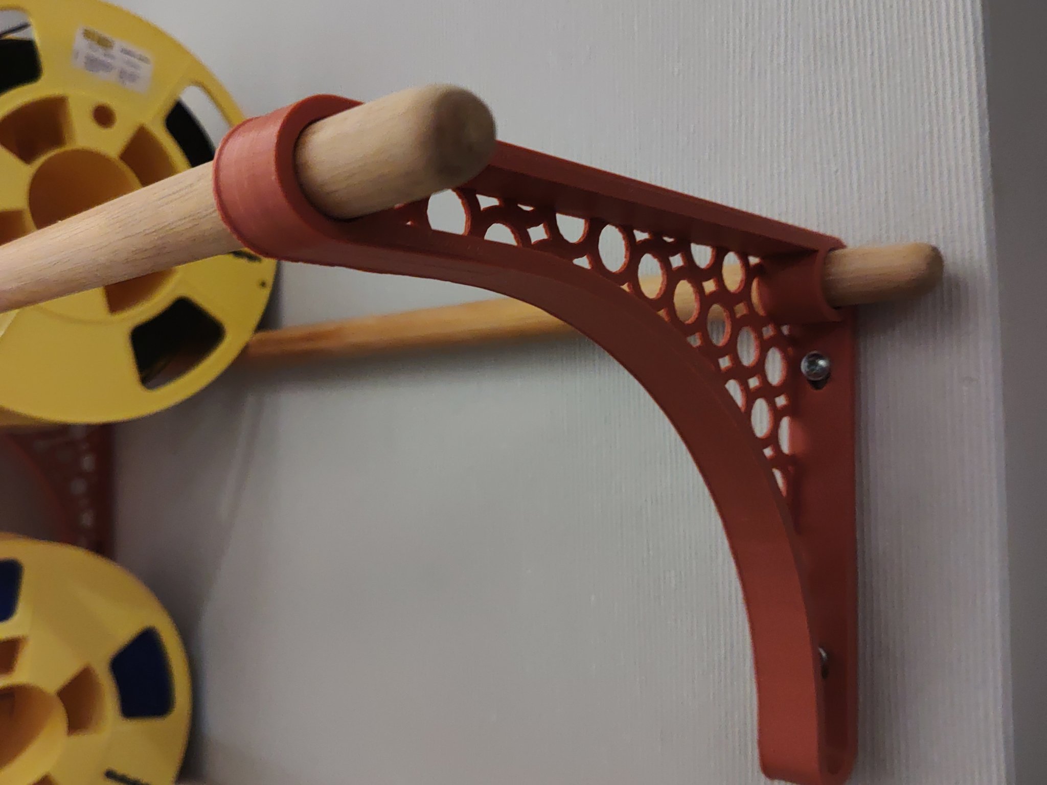 Giá đỡ cuộn filament với thanh gỗ