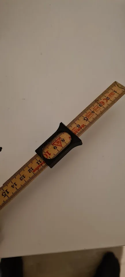 Giá đỡ thước kẻ an toàn khi cắt kính