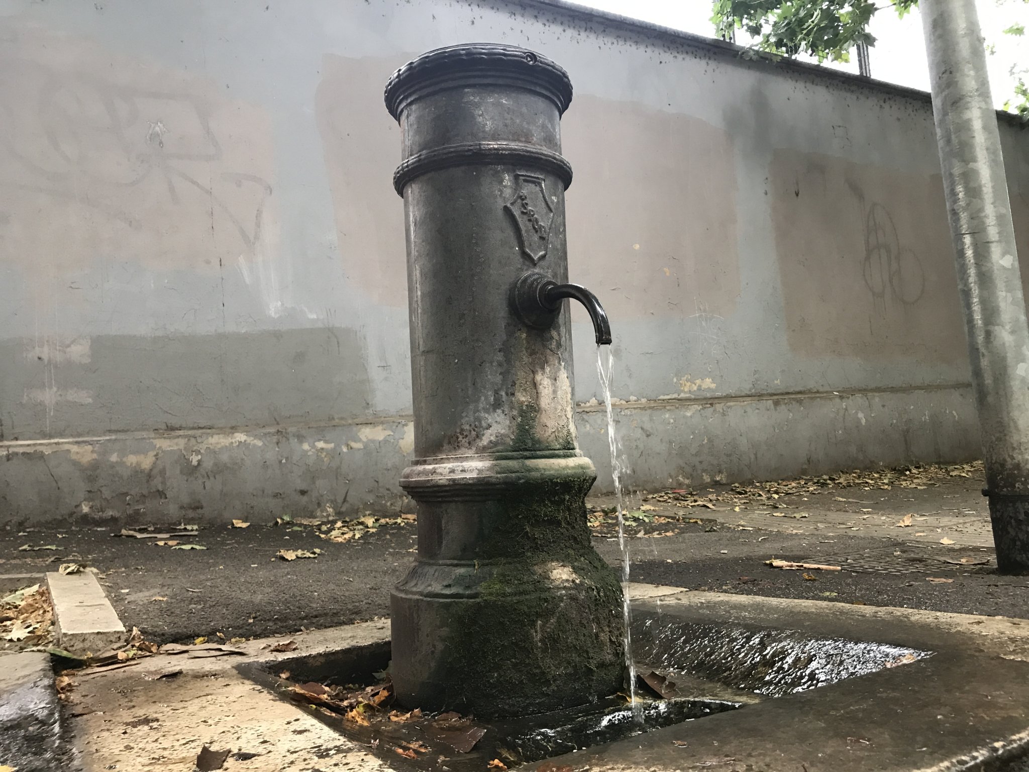 Nước phun Nasone Romano - Biểu tượng nổi tiếng của Rome