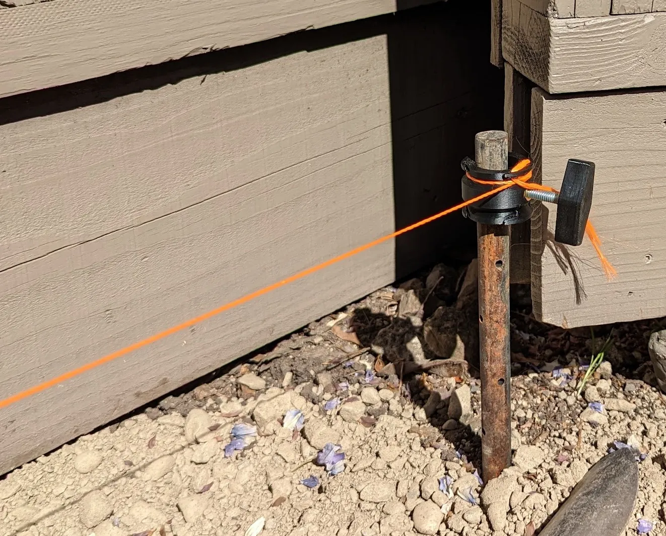 Giá đỡ dây căng cho cọc ống