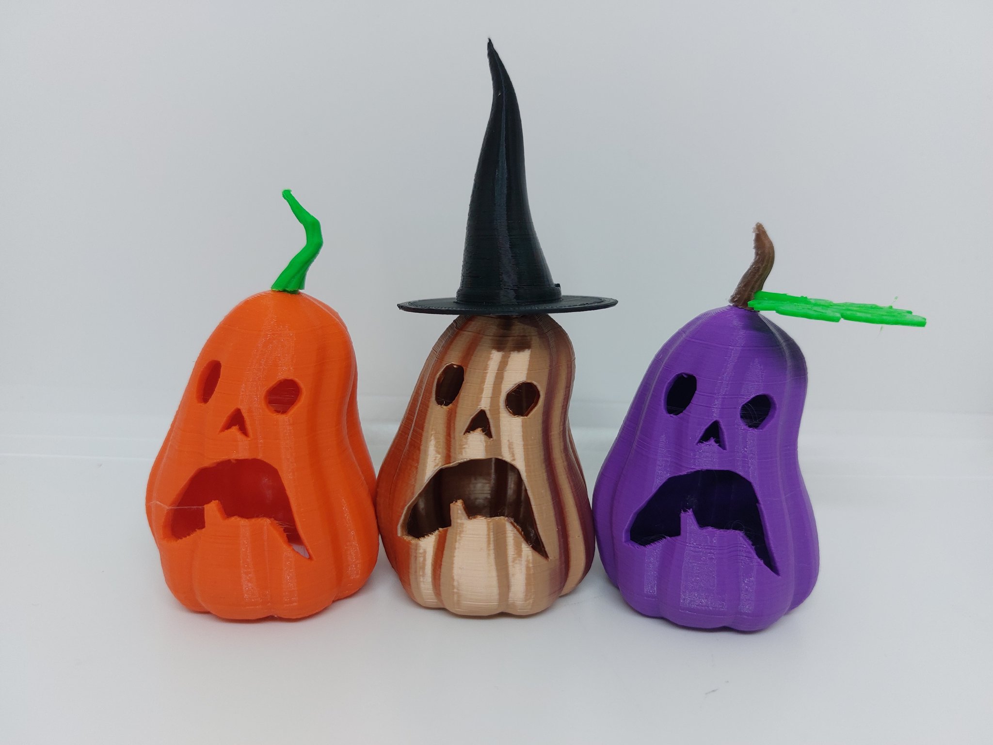 Đèn bí ngô hình quả lê đáng sợ cho Halloween