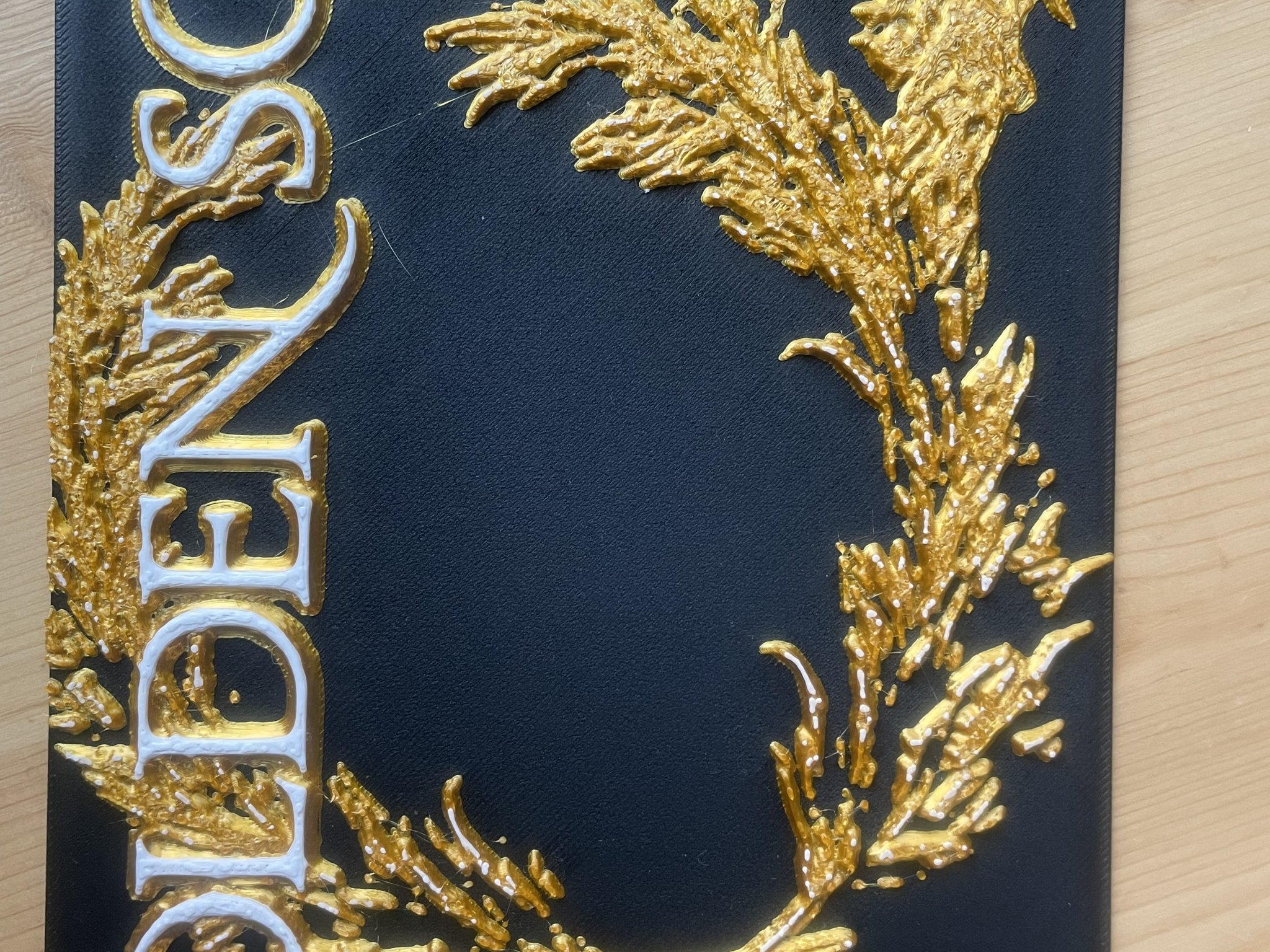 Bìa nghệ thuật Red Rising với thiết kế đa sắc 3D