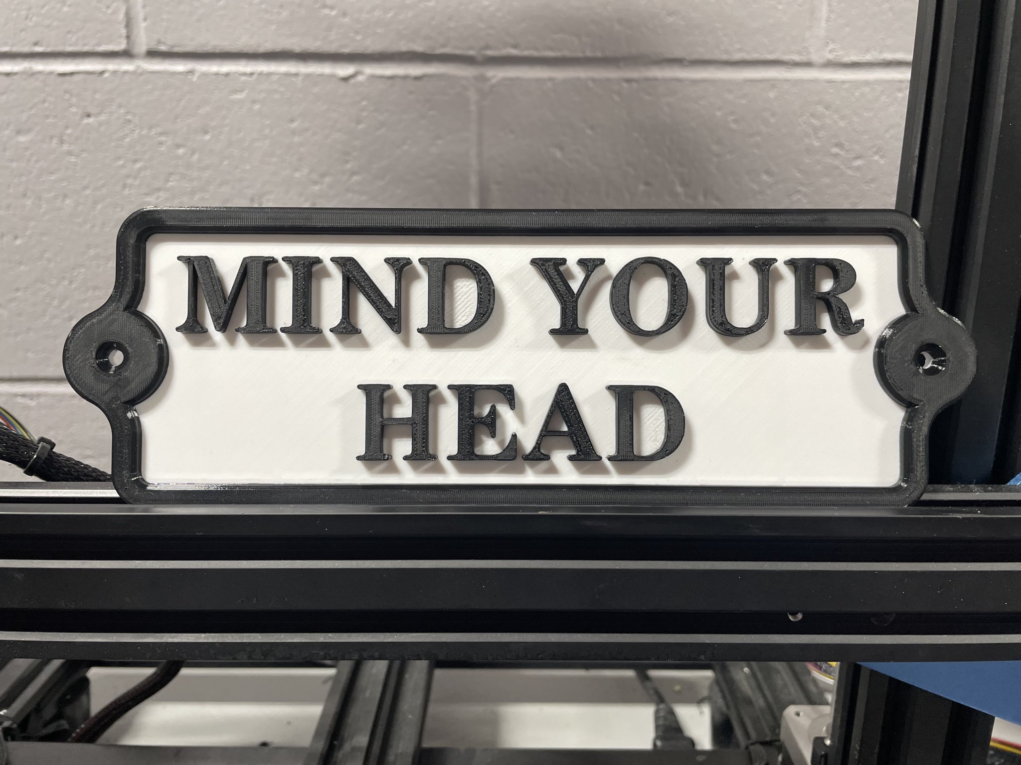 Biển báo "Chú Ý Đầu" in hai màu