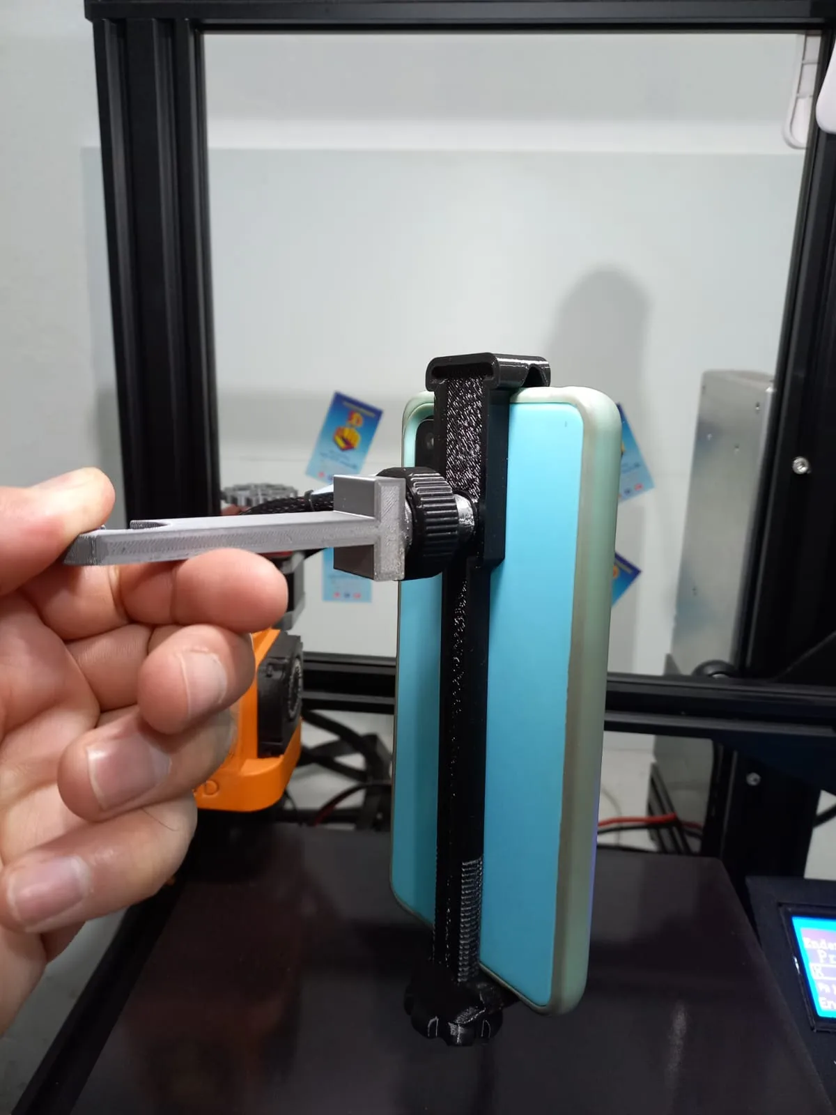 Giá đỡ xe hơi cho tablet và điện thoại di động