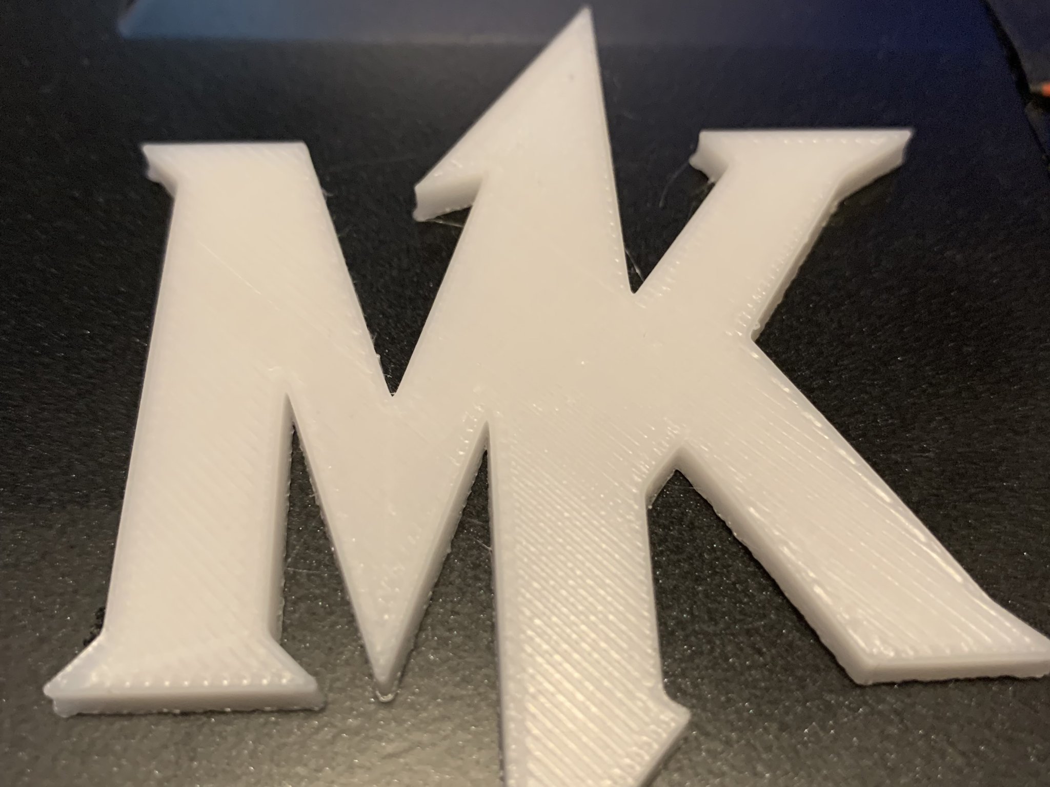 Biểu tượng Mortal Kombat 1 với thiết kế ấn tượng