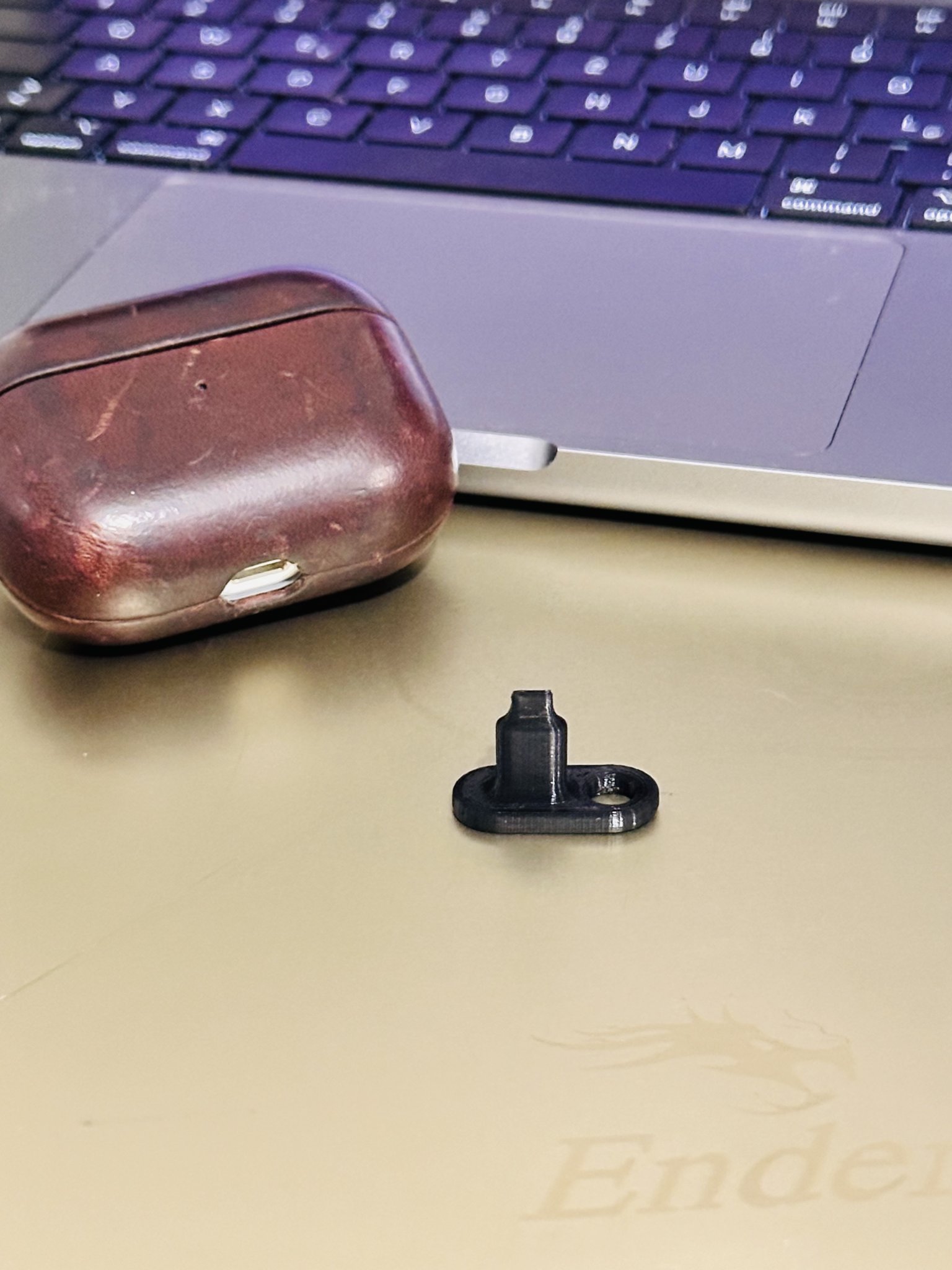 Công cụ tháo vỏ AirPods tiện lợi và nhỏ gọn