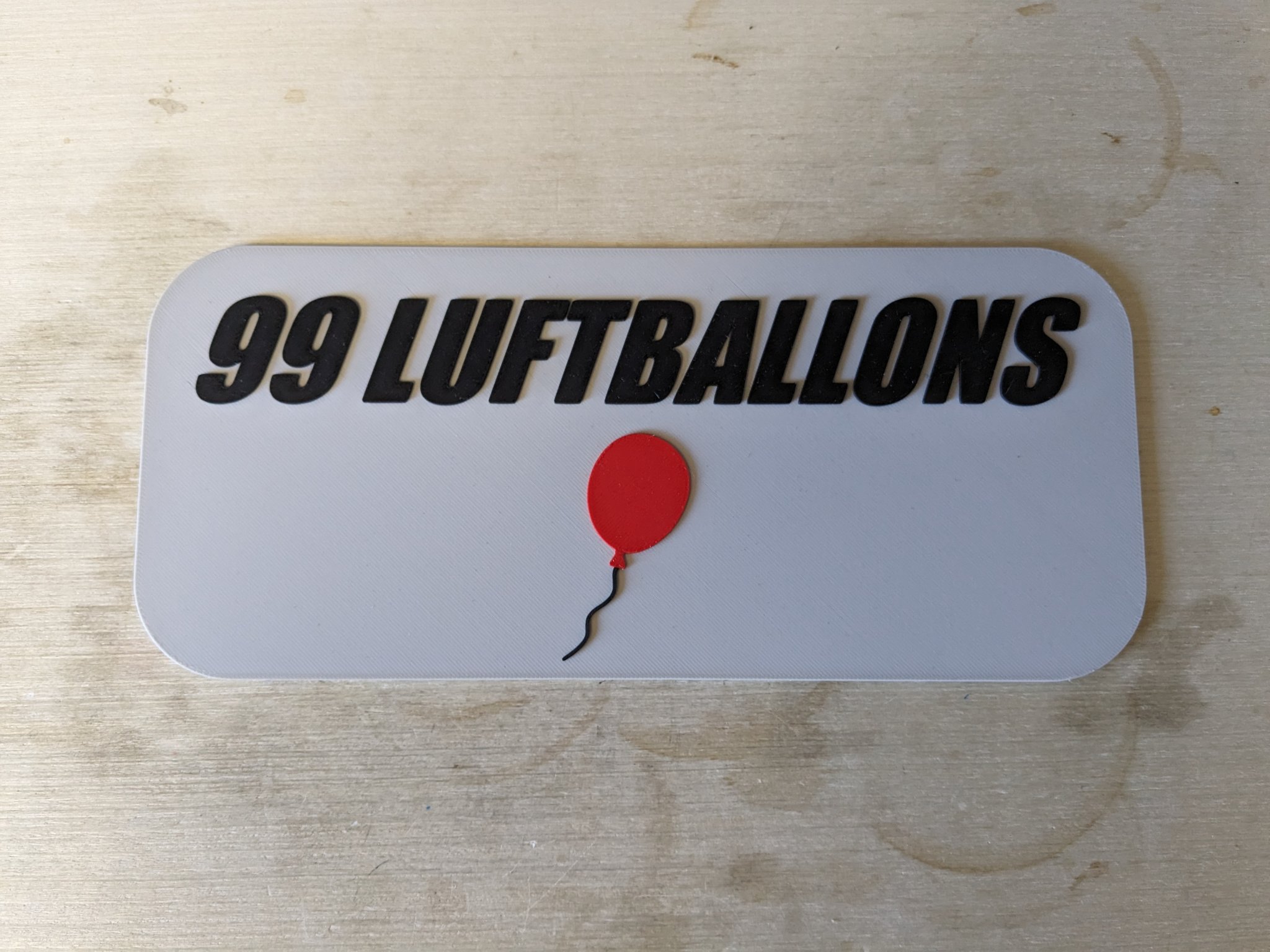 99 quả bóng bay đỏ trong bài hát pop thập niên 80