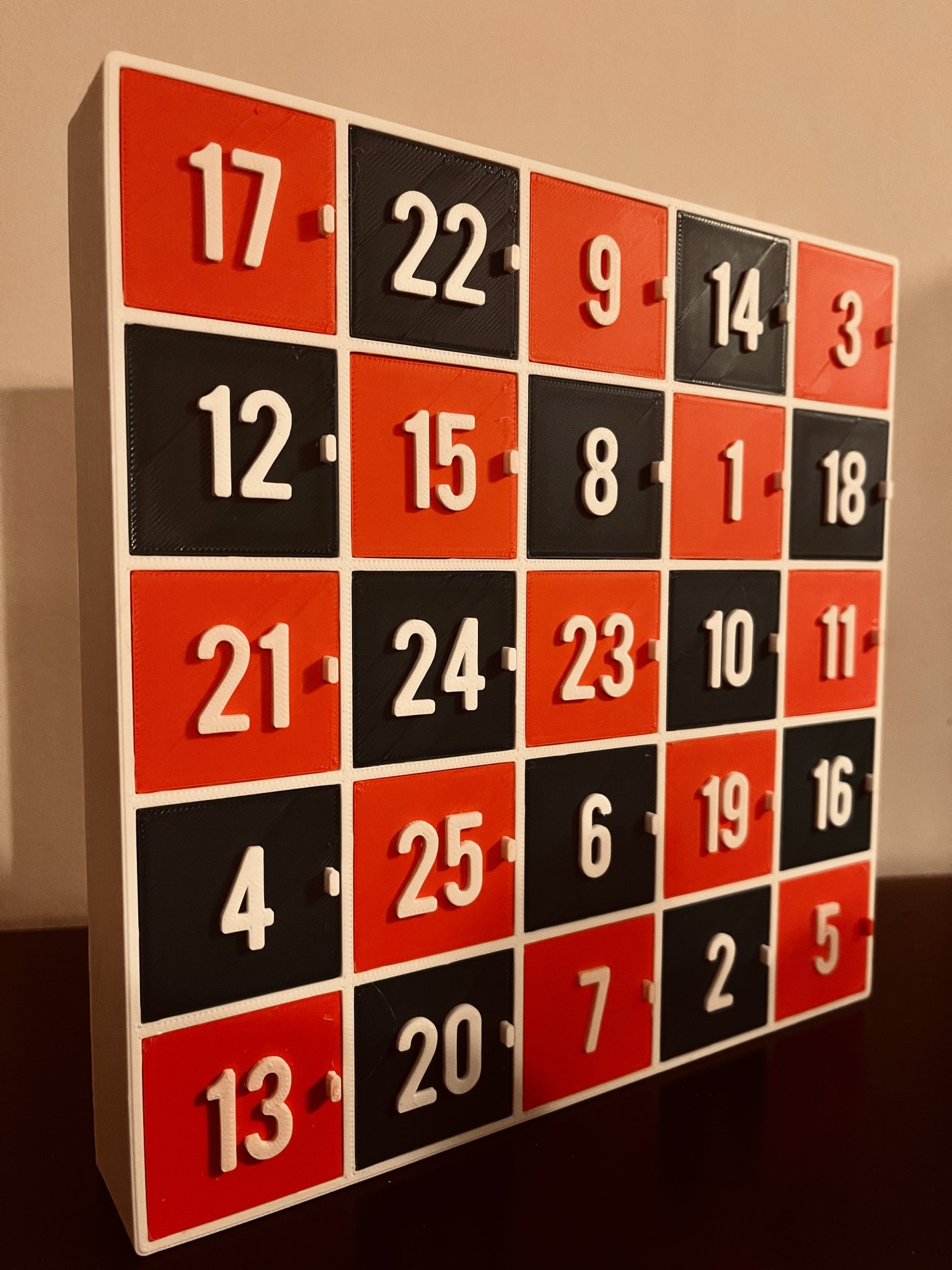 Lịch Giáng Sinh với thiết kế đơn giản từ Tinkercad