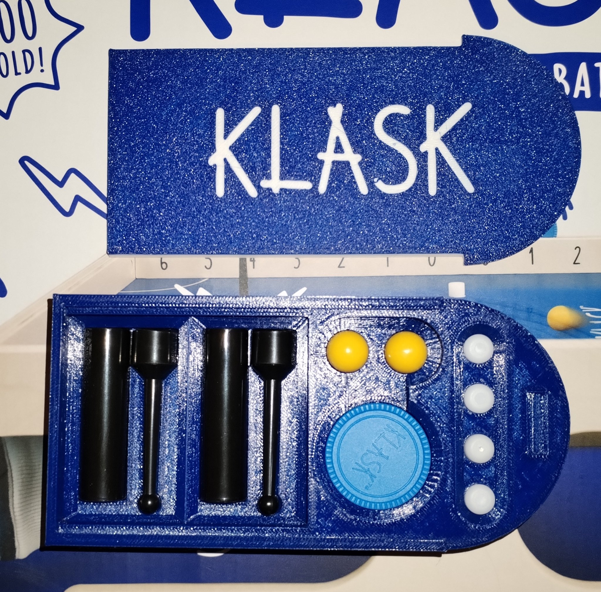 Hộp phụ kiện Klask để lưu trữ tất cả các bộ phận