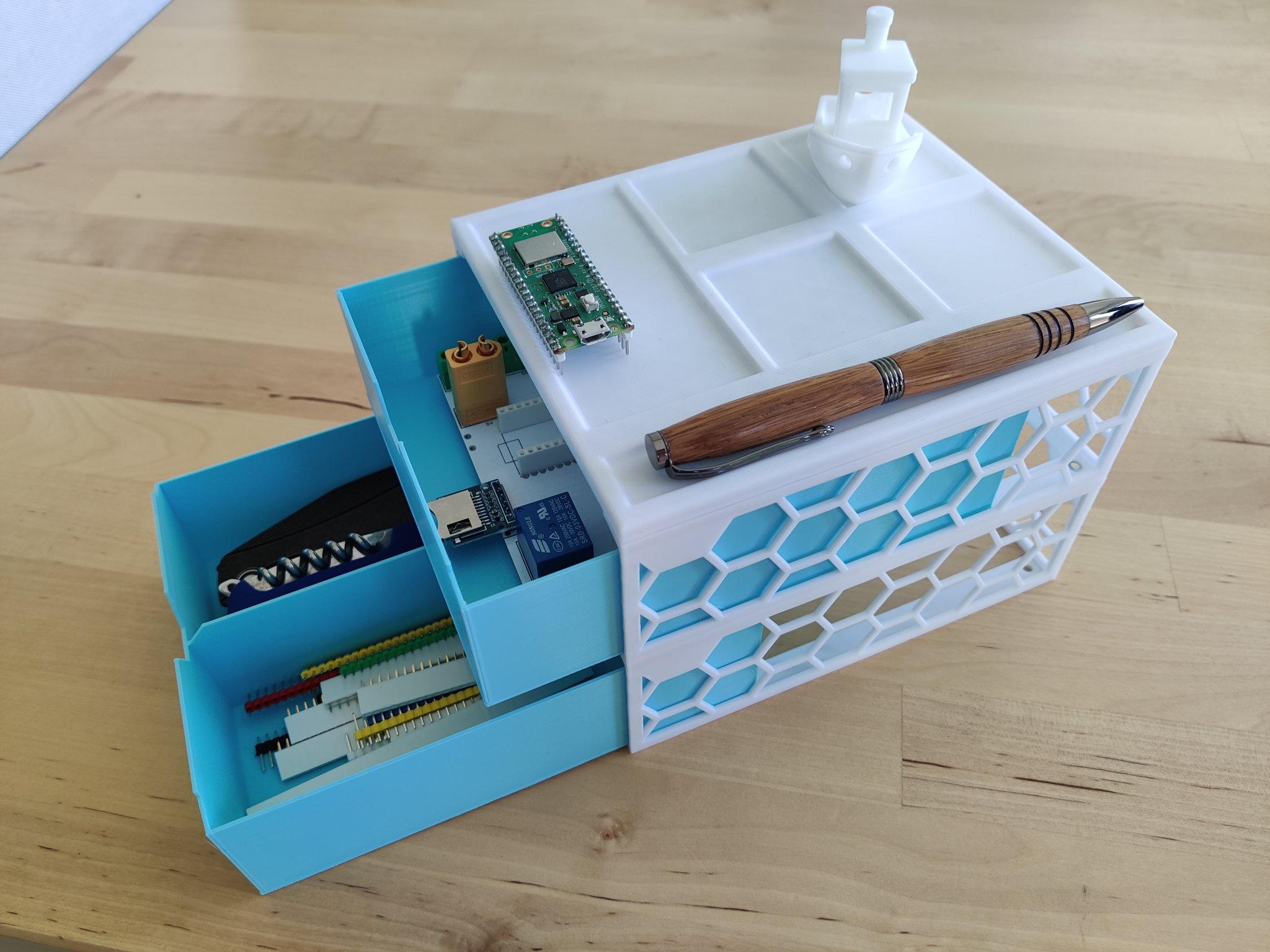 Kệ ngăn kéo tổ ong với hỗ trợ cho QUBE 500