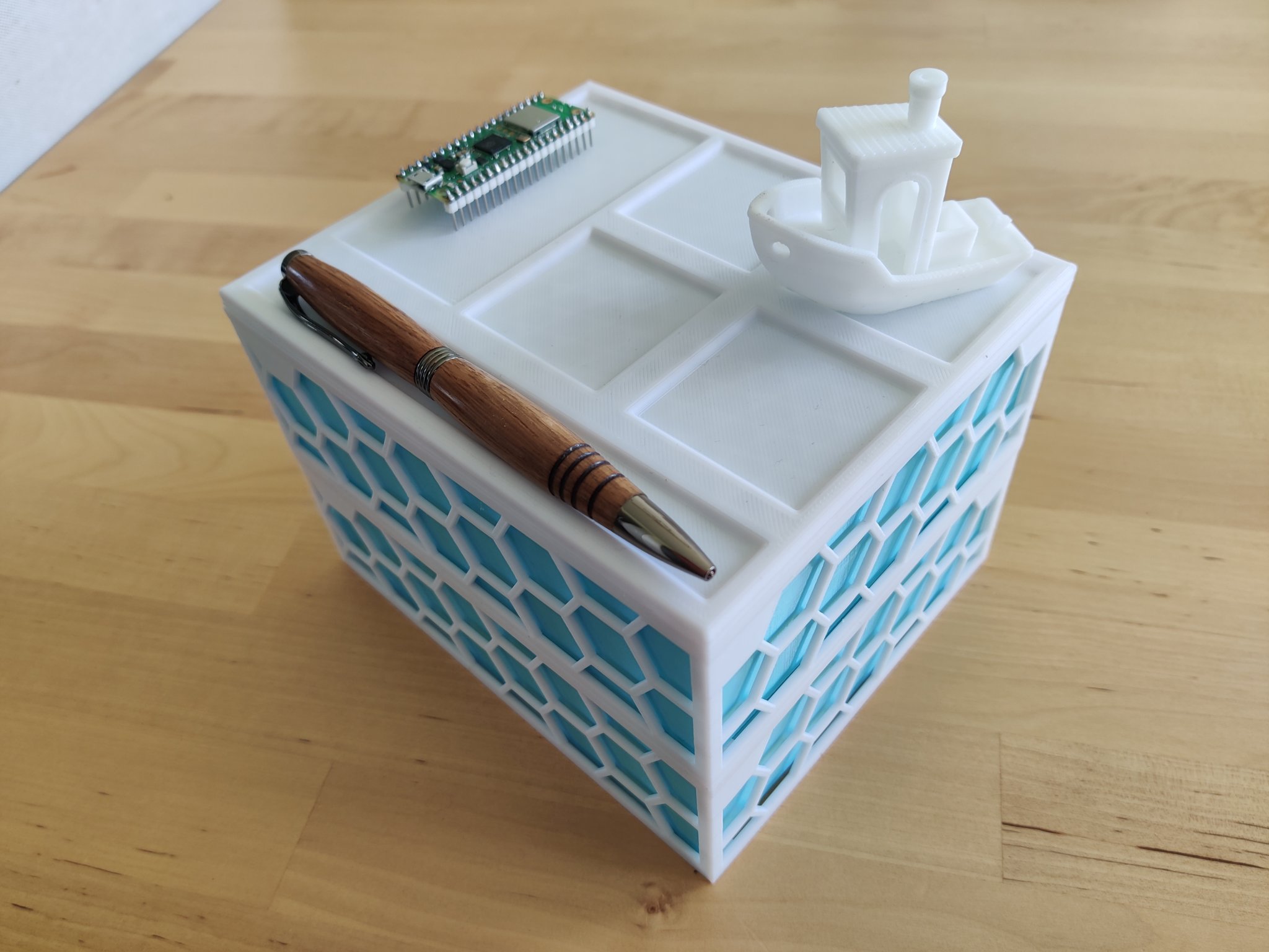 Kệ ngăn kéo tổ ong với hỗ trợ cho QUBE 500