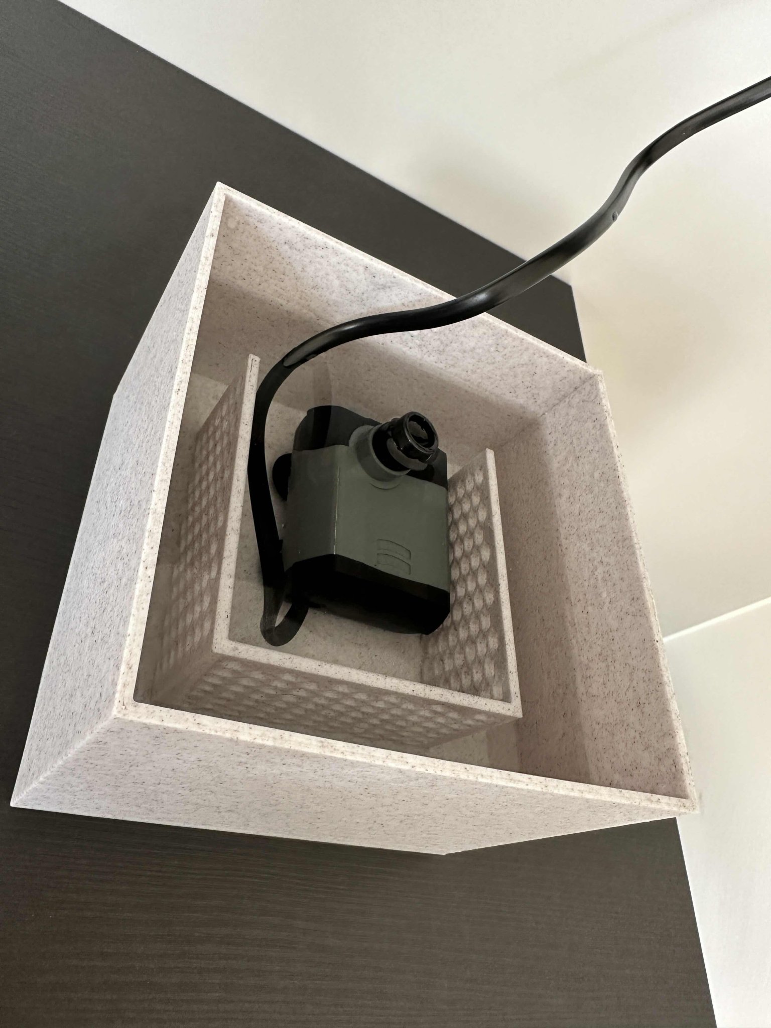 Chậu cây kết hợp đài phun nước hiện đại