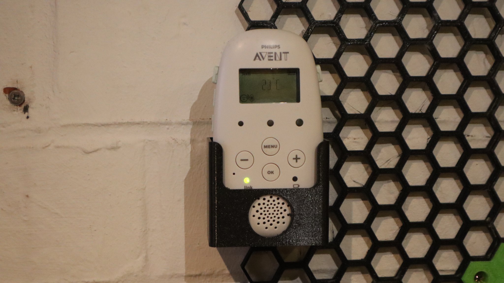 Giá đỡ điện thoại trẻ em Philips Avent cho tường tổ ong