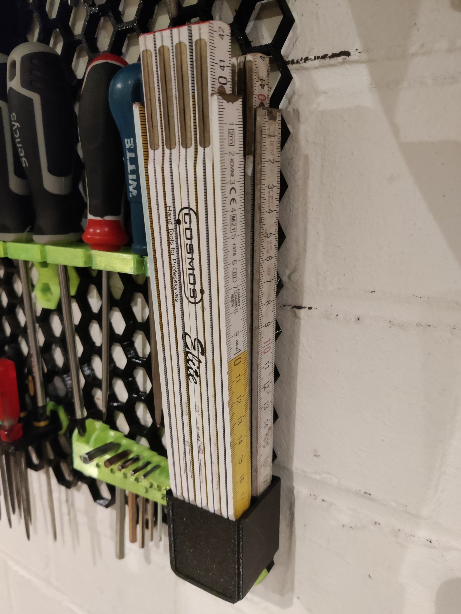 Giá đỡ thước kẻ gập trên tường tổ ong (kép)