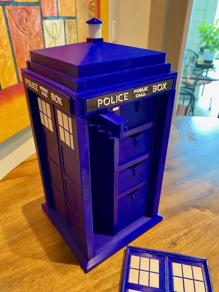 Hộp trang sức TARDIS V 2.0 - Phụ kiện và biển hiệu