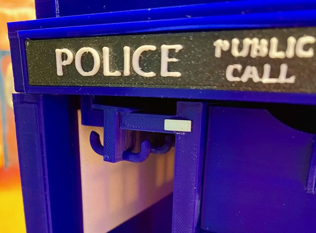 Hộp trang sức TARDIS V 2.0 - Phụ kiện và biển hiệu