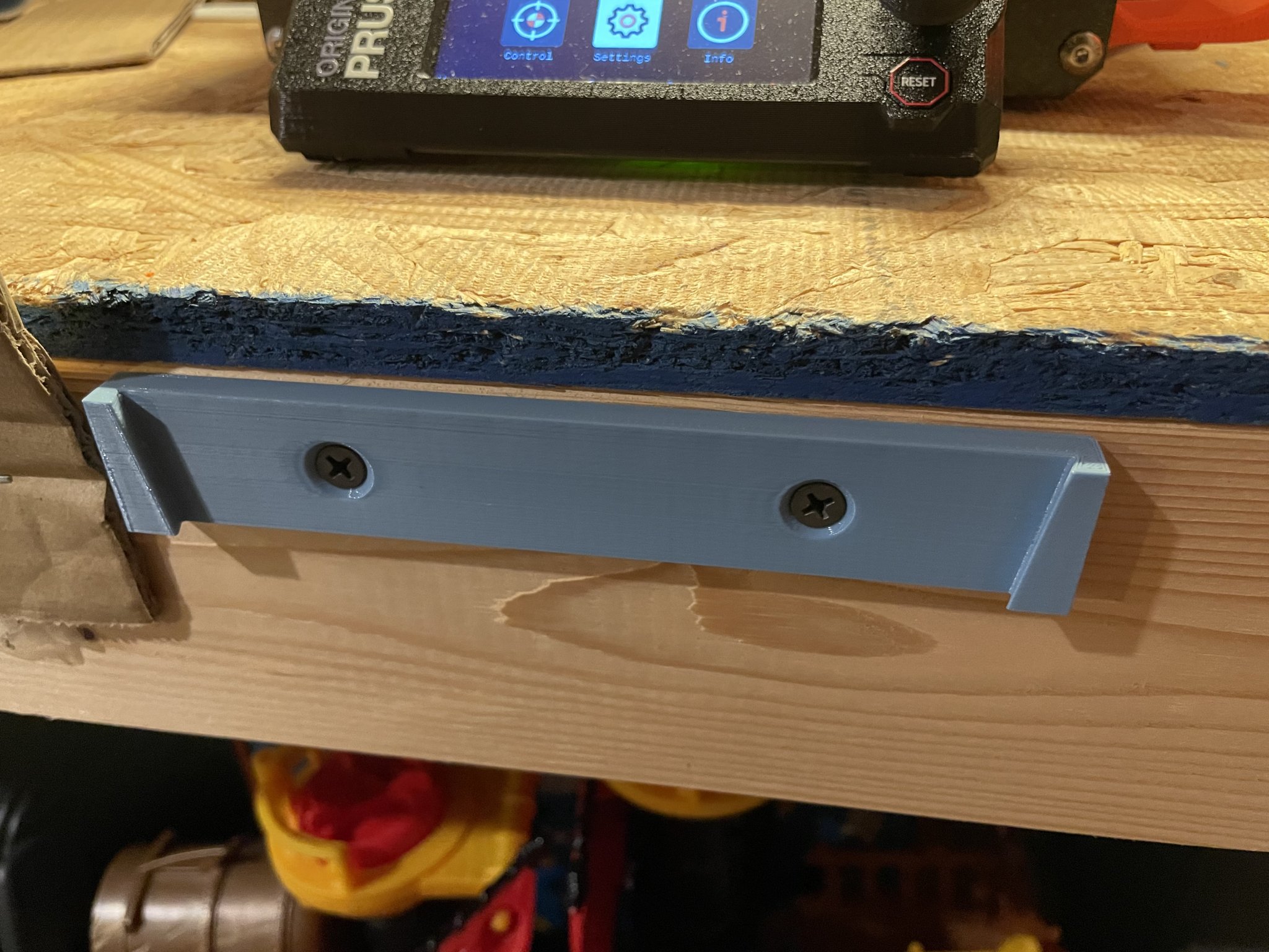 Thùng rác mini gắn tường kiểu rãnh chữ V