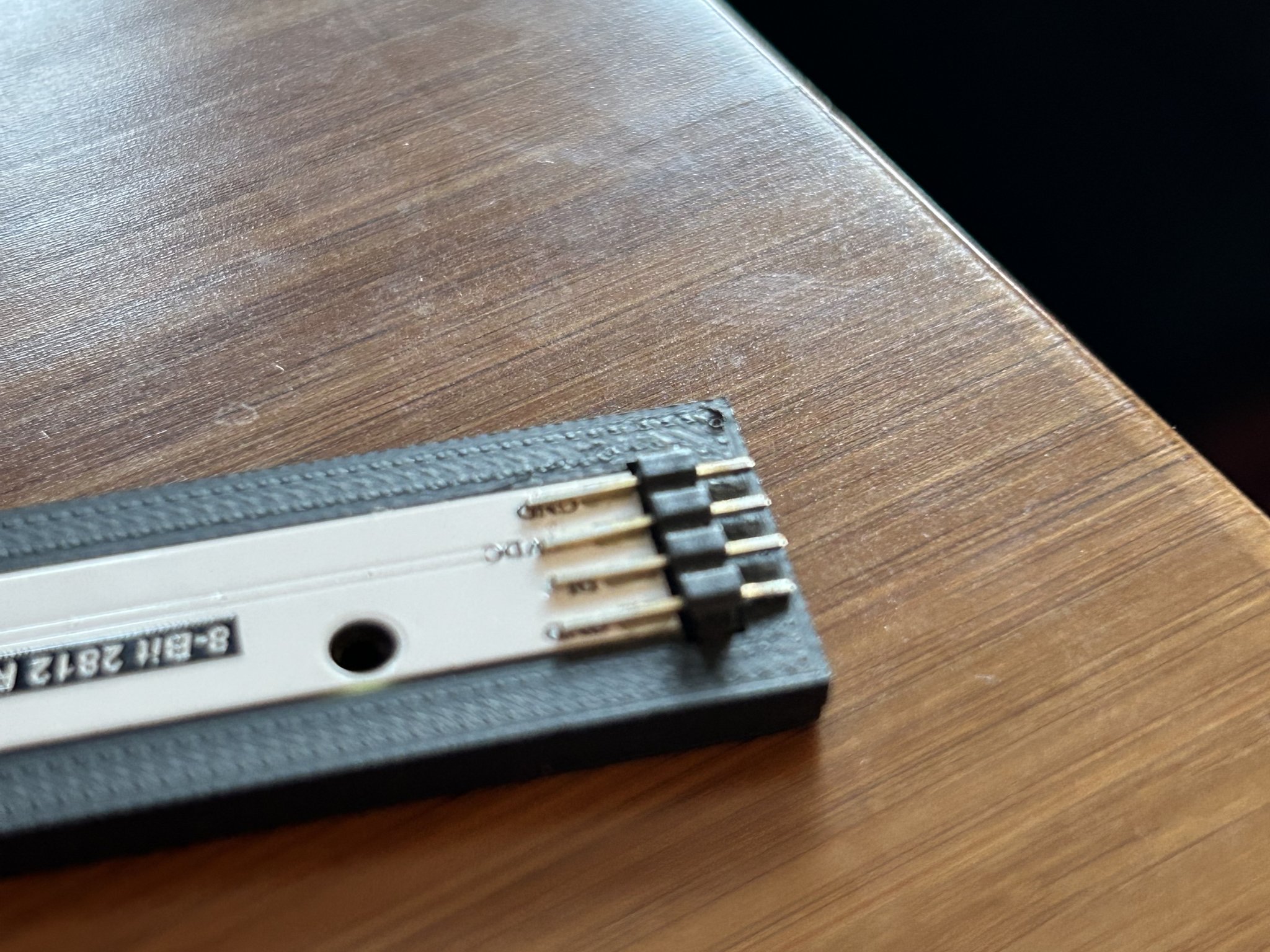 Giá đỡ hàn đầu nối cho thanh LED NeoPixel