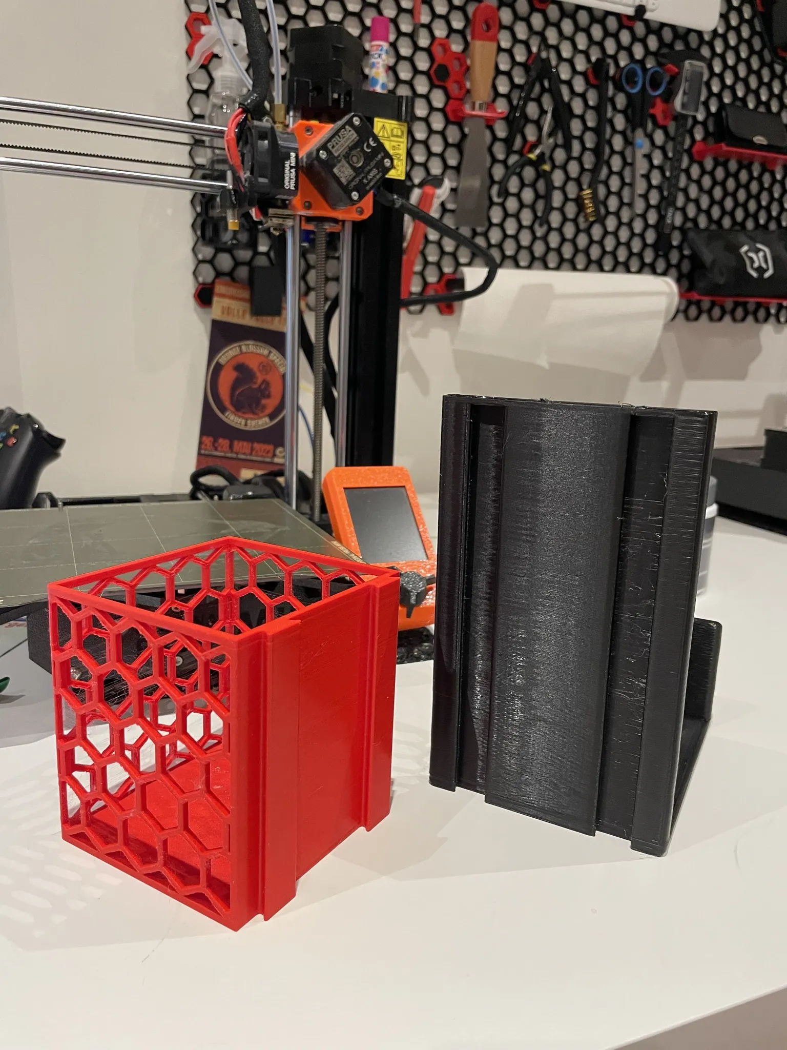 Giá đỡ điều khiển từ xa kiểu hình lục giác cho sofa